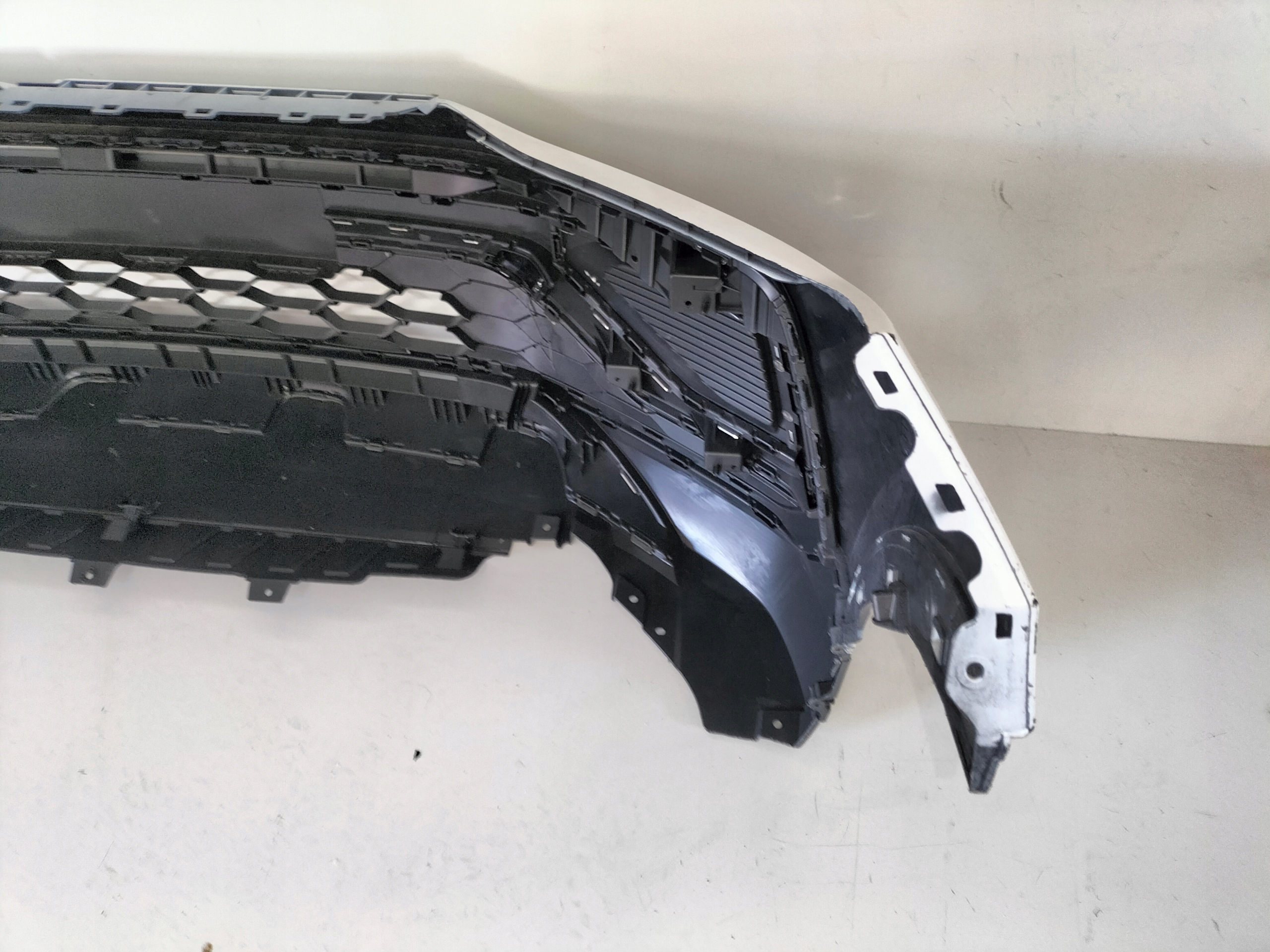 PREDNÝ NÁRAZNÍK VW TAIGUN 20-