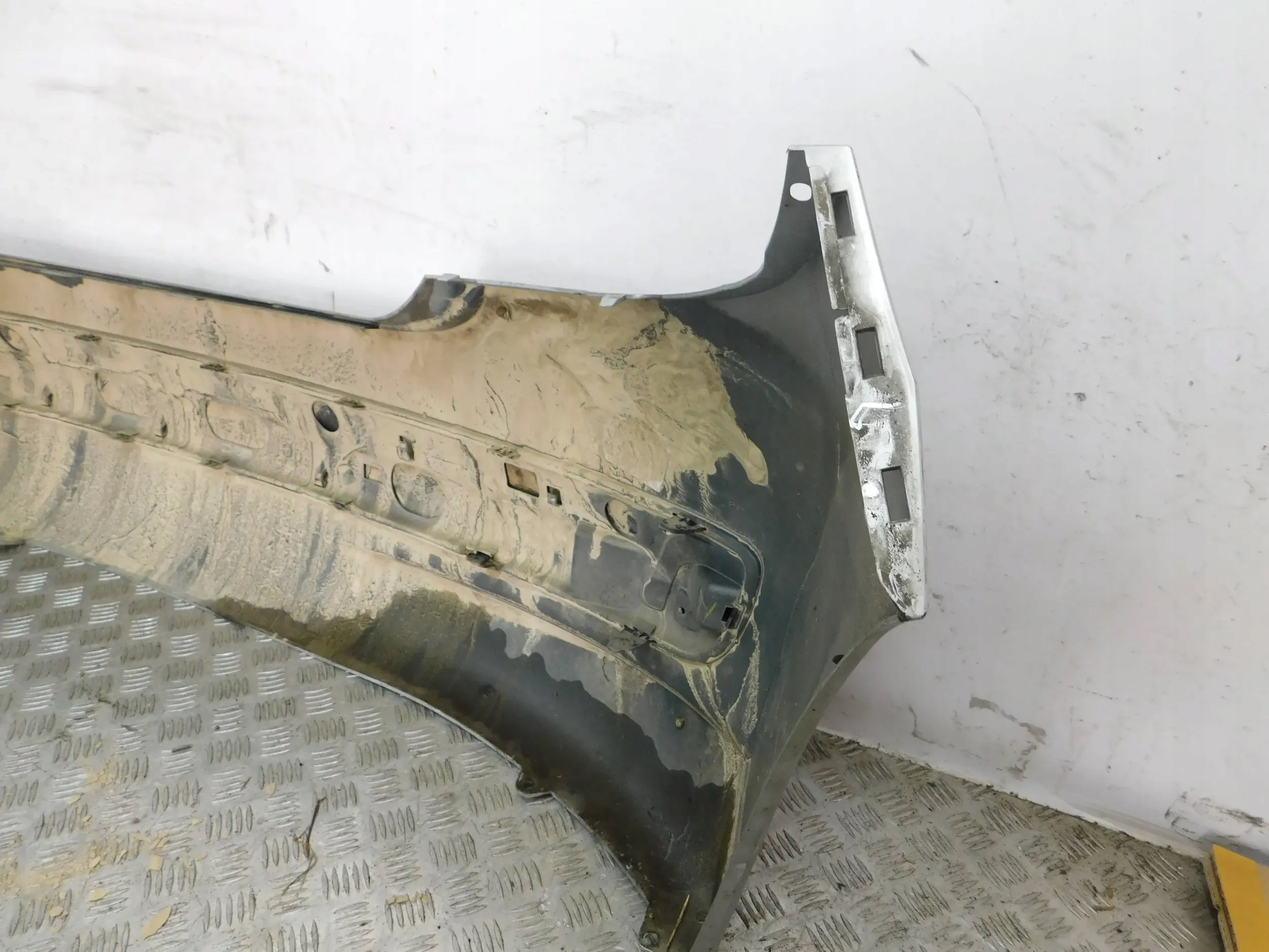 ZADNÝ NÁRAZNÍK PEUGEOT 207 HB