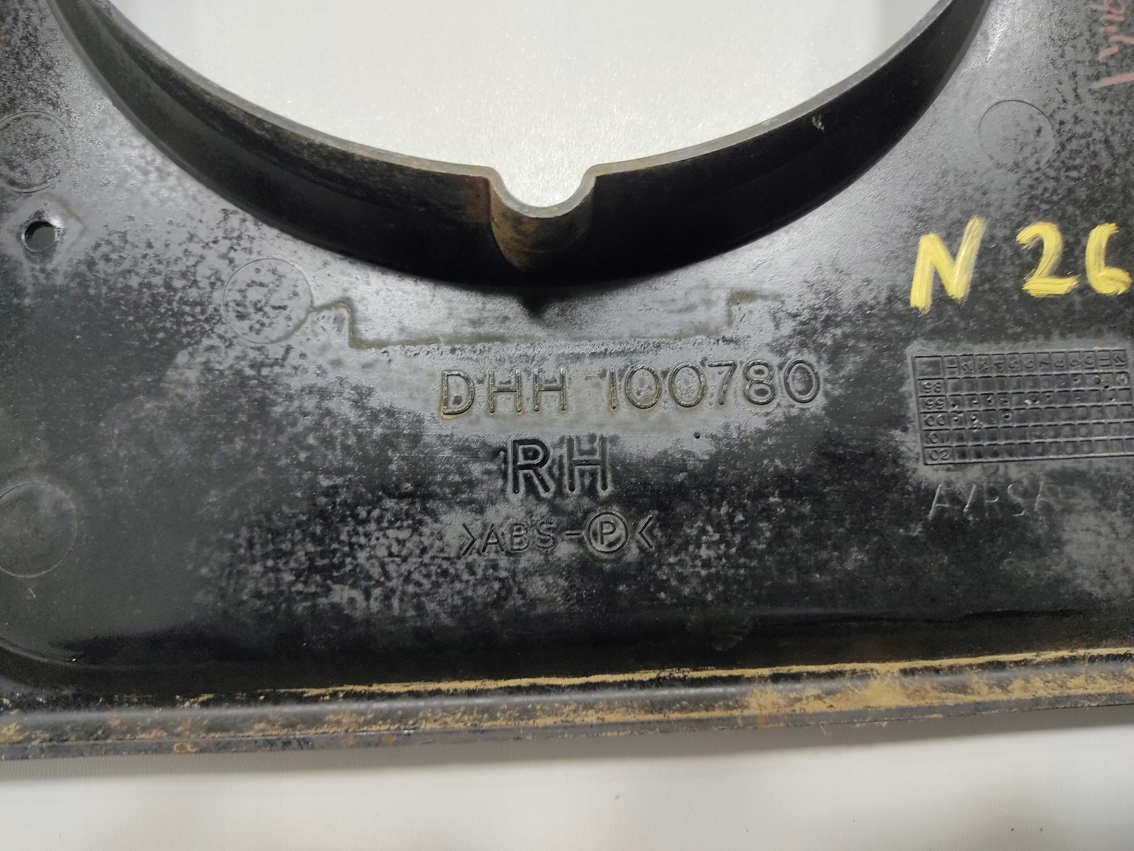 RÁMIK KRYT PRAVÉHO SVETLA LAND ROVER DEFENDER DHH100780 1999-2014
