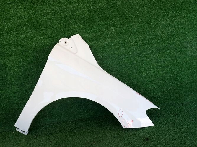 MERCEDES W246 B-KLASA 12- PRAVY PREDNY BLATNIK