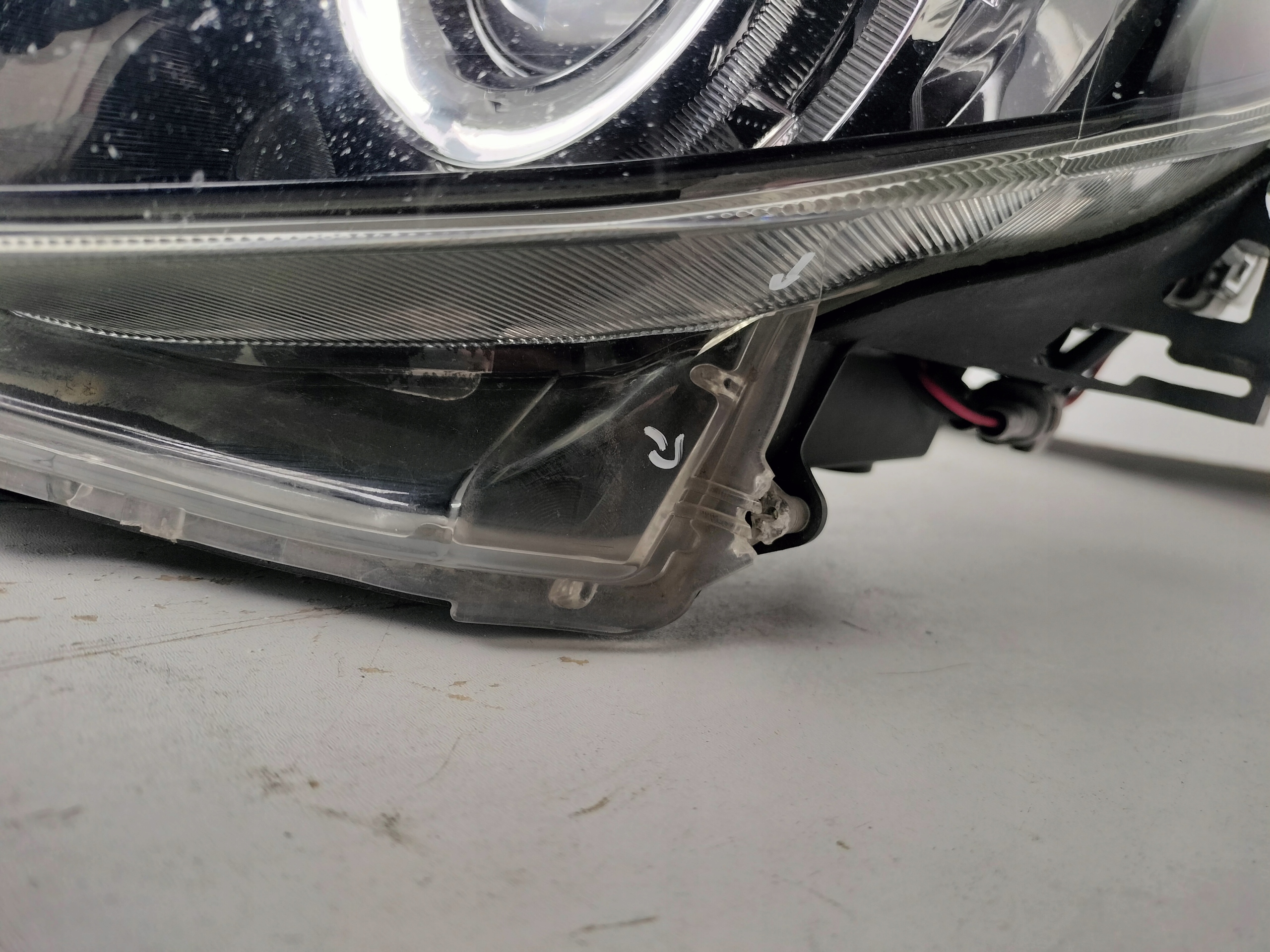 LAVE PREDNE SVETLO SUBARU OUTBACK 09- XENON ČIERNE