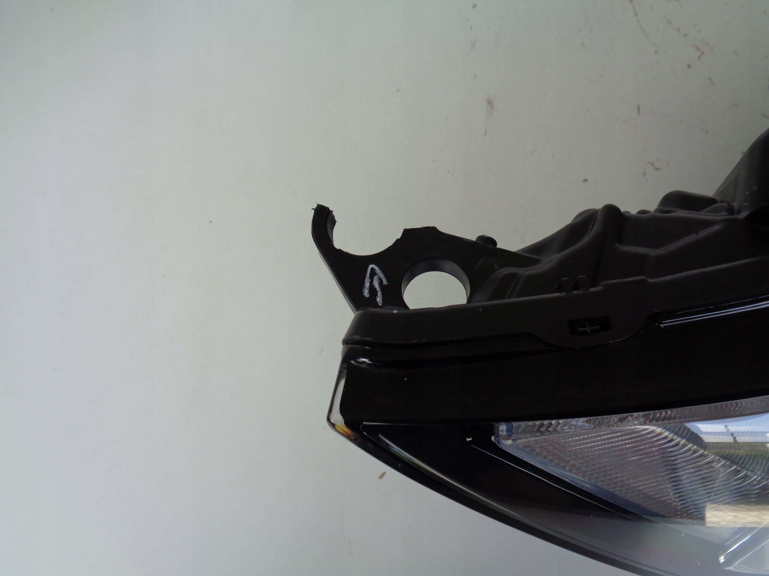 LAVE PREDNE SVETLO AUDI A1 82A 18-