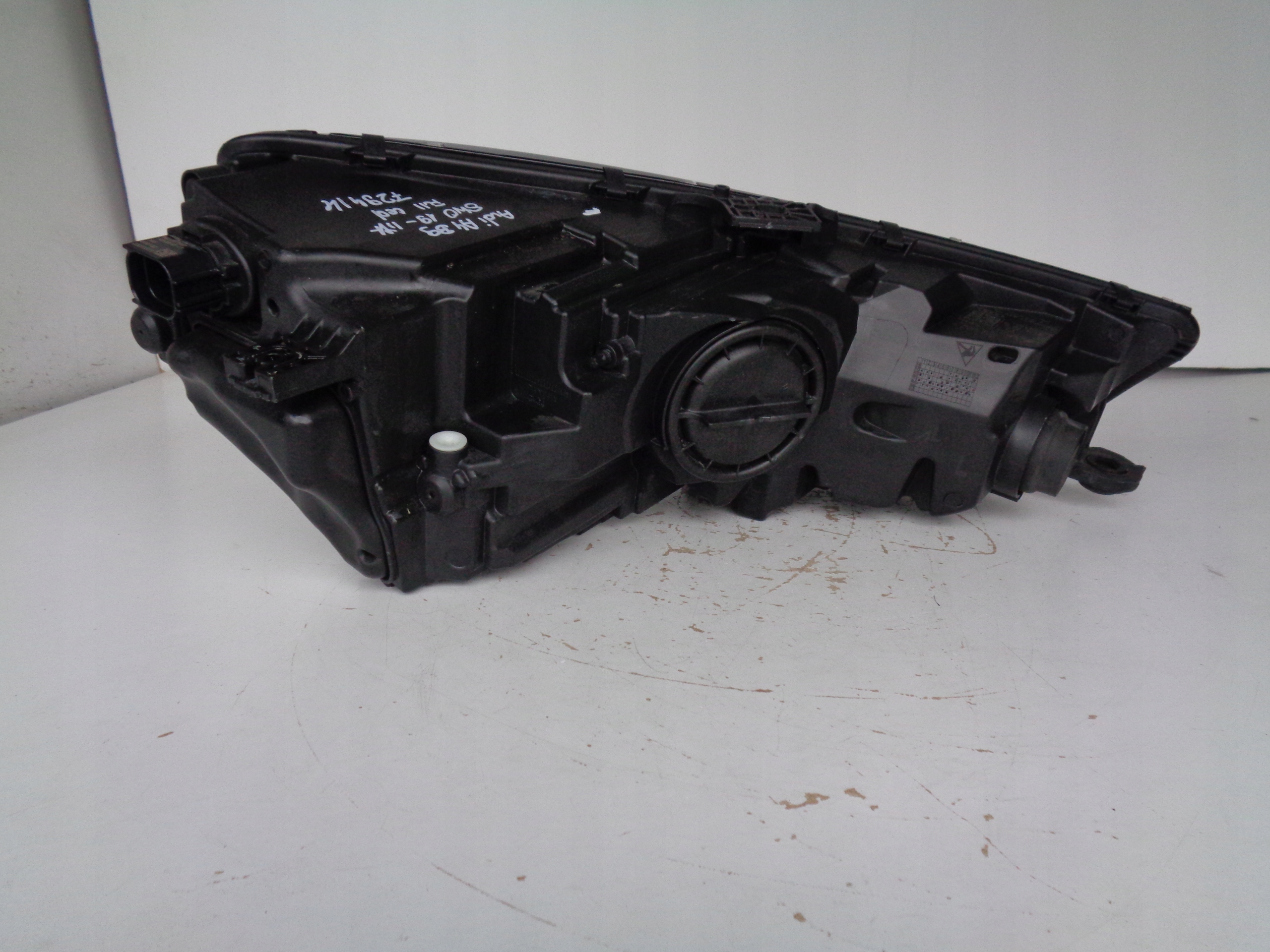 LAVE PREDNE SVETLO AUDI A4 B9 8W 8W0 19- LIFT FULL LED