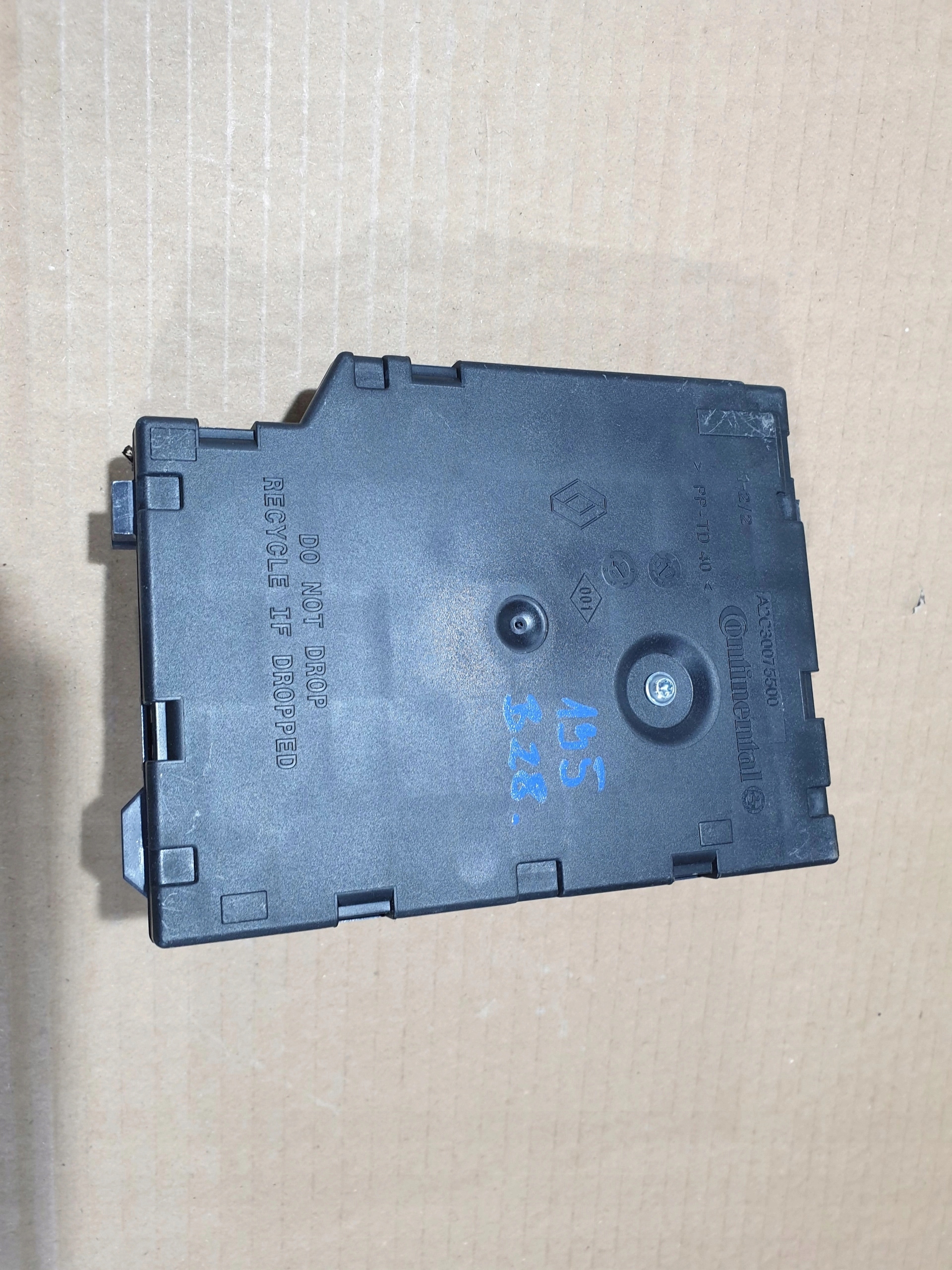 renault clio 4 IV lift ČÍTAČKA KARIET 285904179r