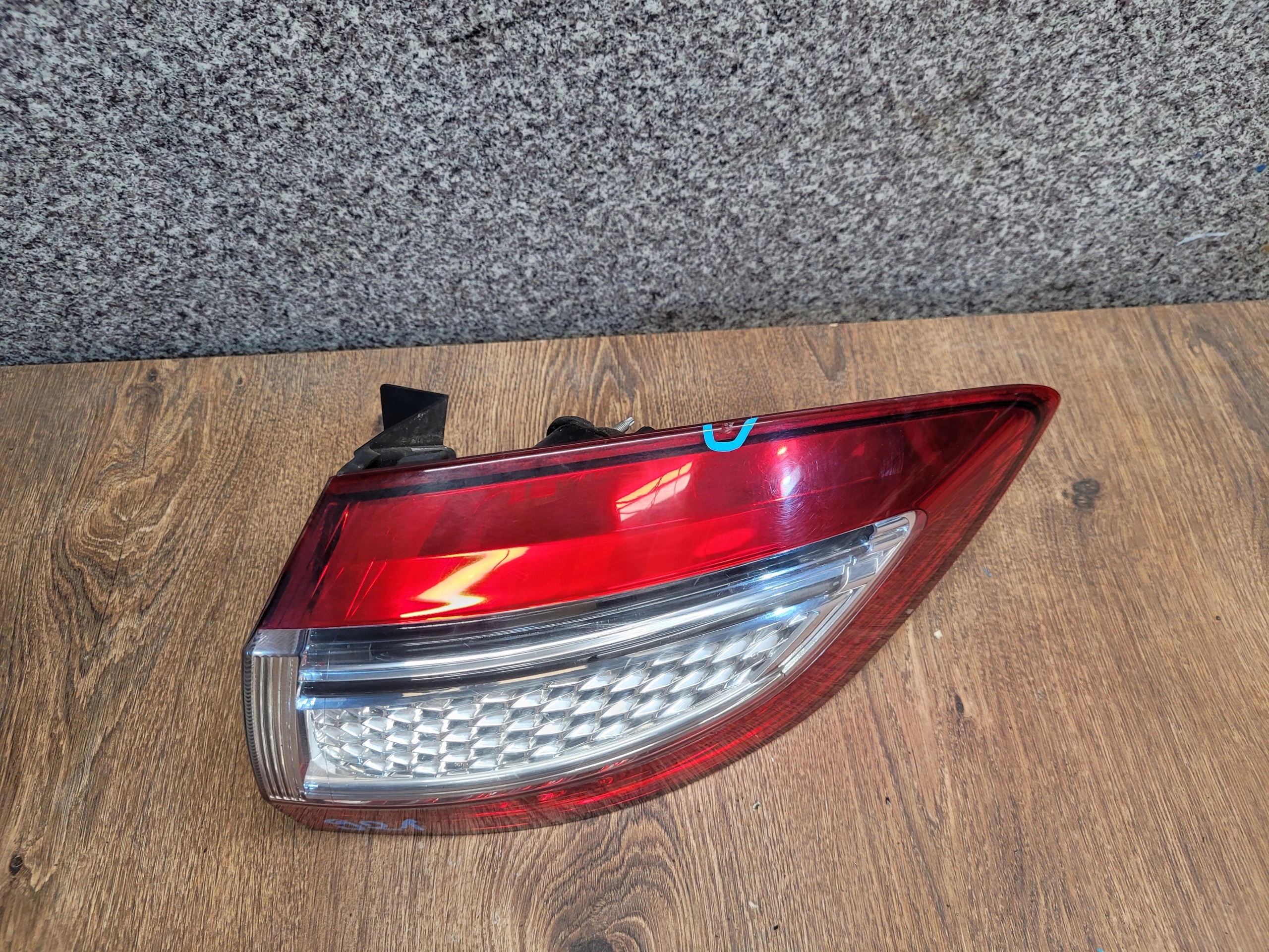 FORD MONDEO MK4 LIFT KOMBI PRAVÉ ZADNÉ SVETLO BS71-13404-BD