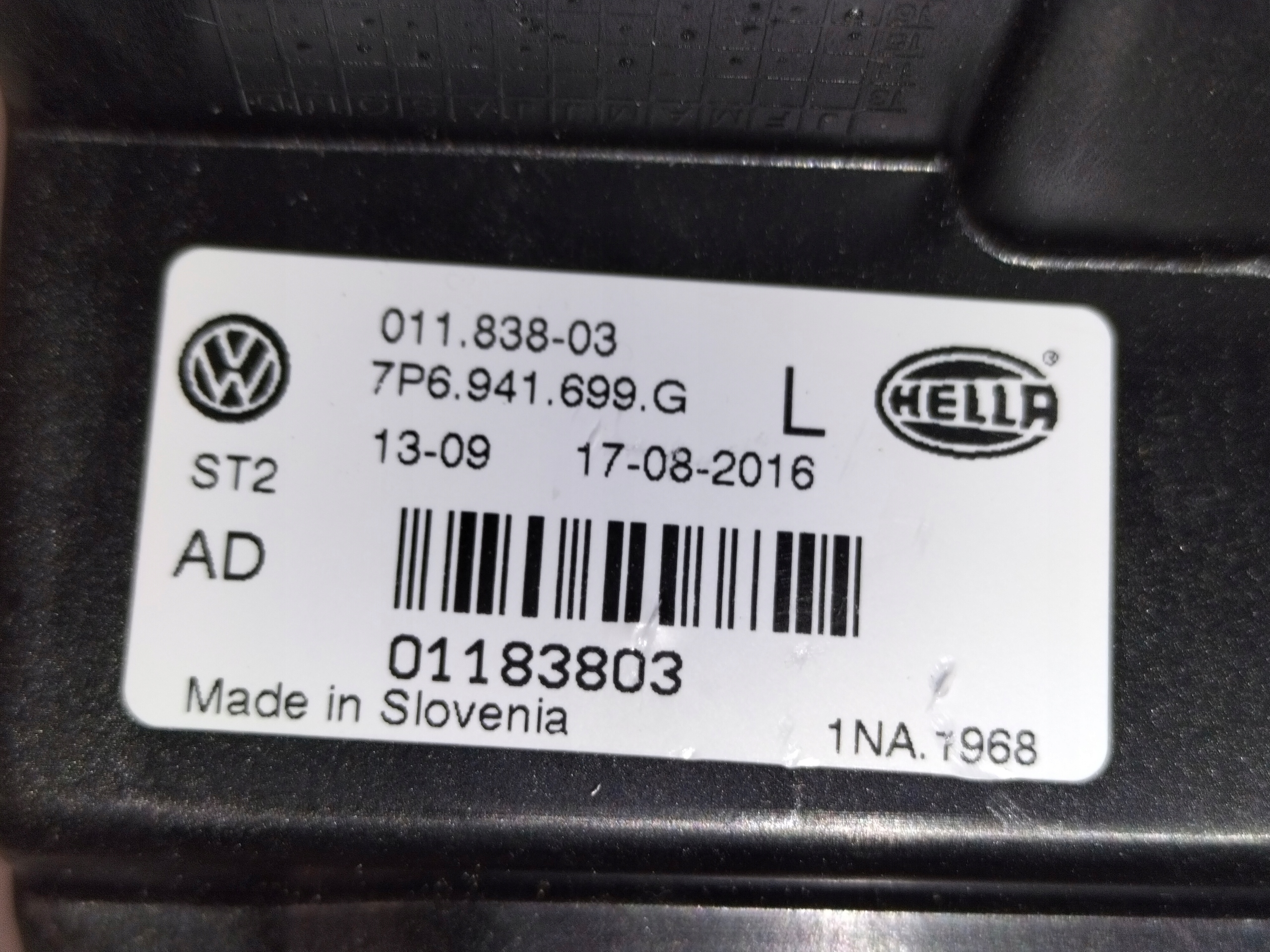 HMLOVKA ĽAVÉ SVETLO VW TOUAREG II LIFT 14-18
