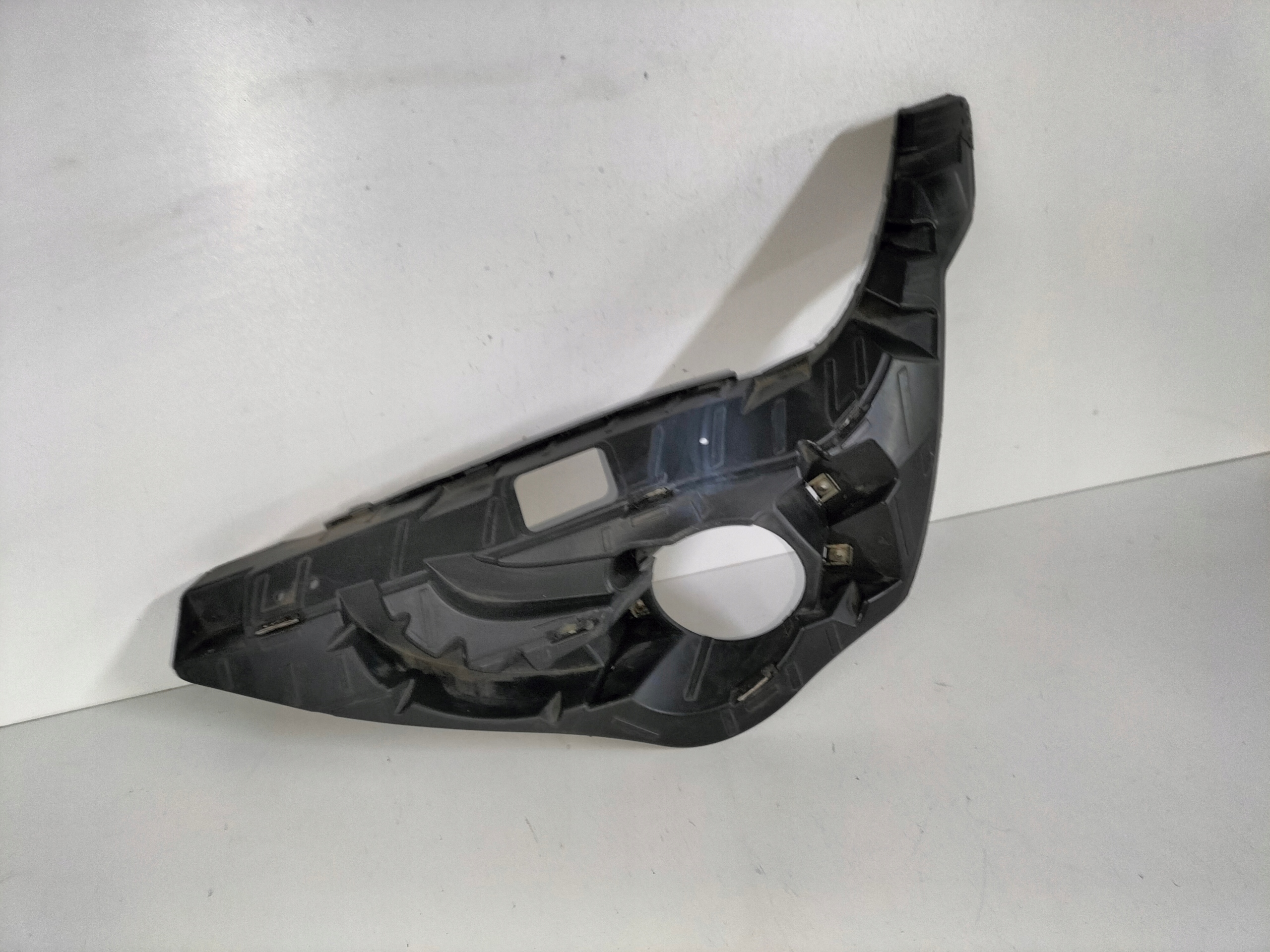 DRZIAK PREDNEHO NARAZNIKA LAVY BMW X1 E84 LIFT 12-15