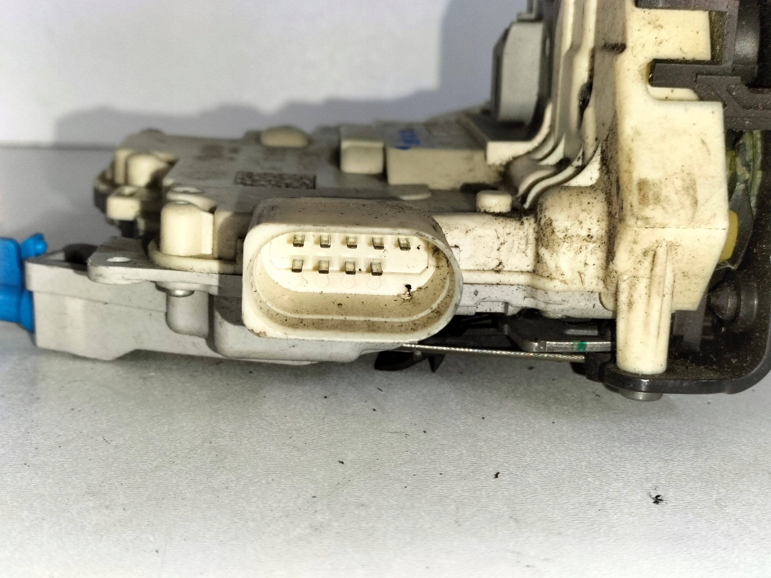 ZÁMOK ĽAVÝCH ZADNÝCH DVERÍ AUDI A3 8V 12- A6 C7