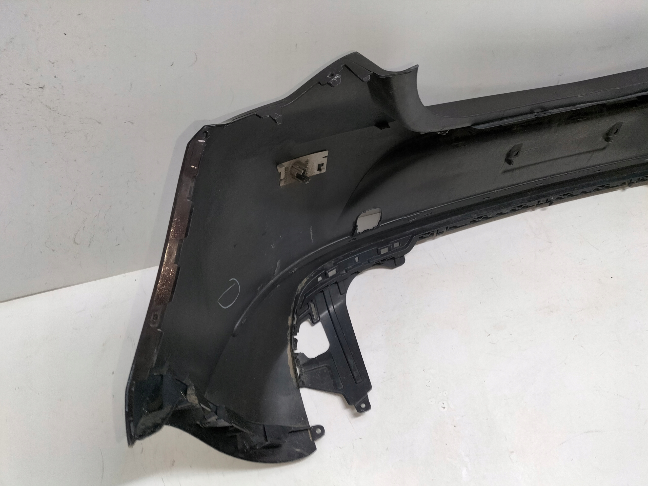ZADNÝ NÁRAZNÍK OPEL ASTRA 4 IV LIFT 12- HB