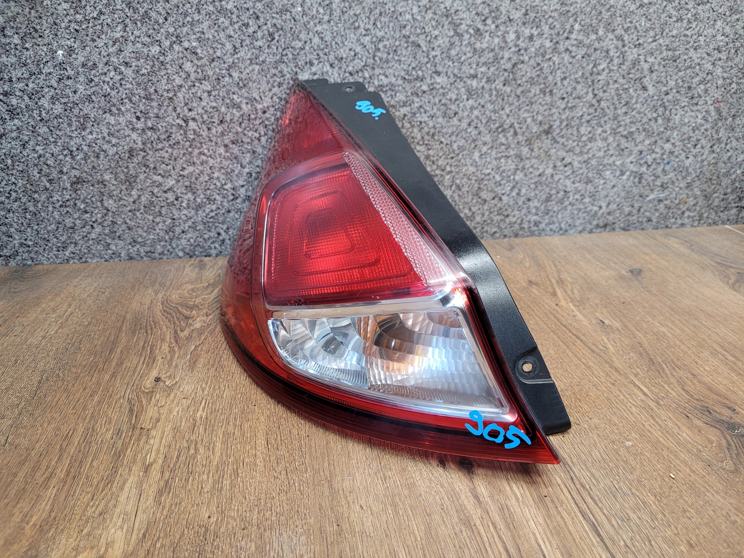 FORD FIESTA MK7 ĽAVÉ ZADNÉ SVETLO C1BB-13405-AE