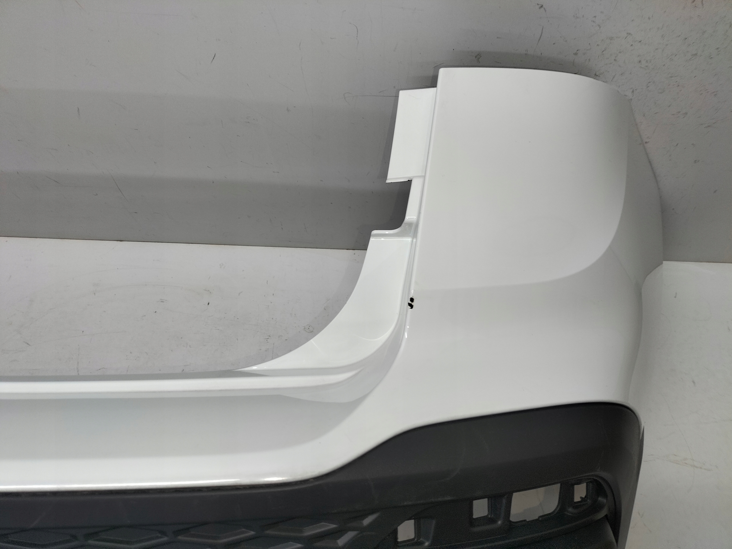 ZADNÝ NÁRAZNÍK VW TAOS 2GL 20-