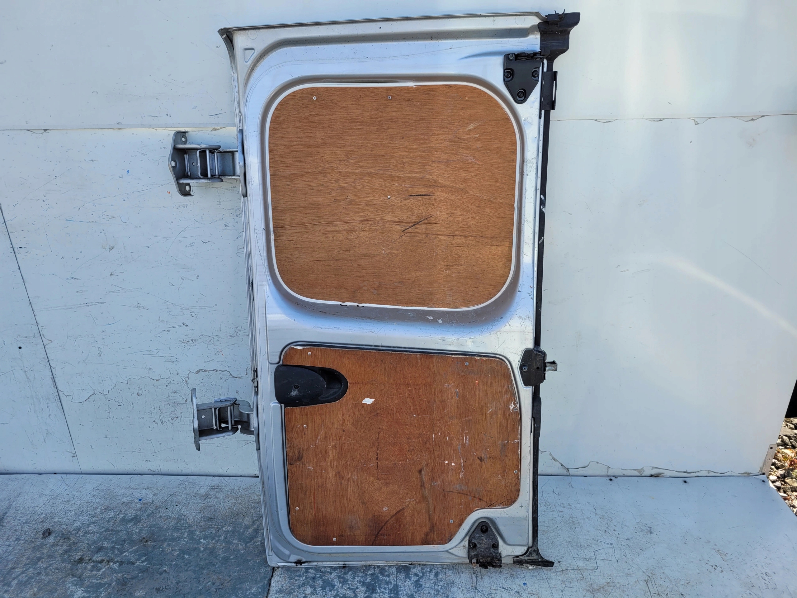 RENAULT TRAFIC III VIVARO PRAVE ZADNE DVERE