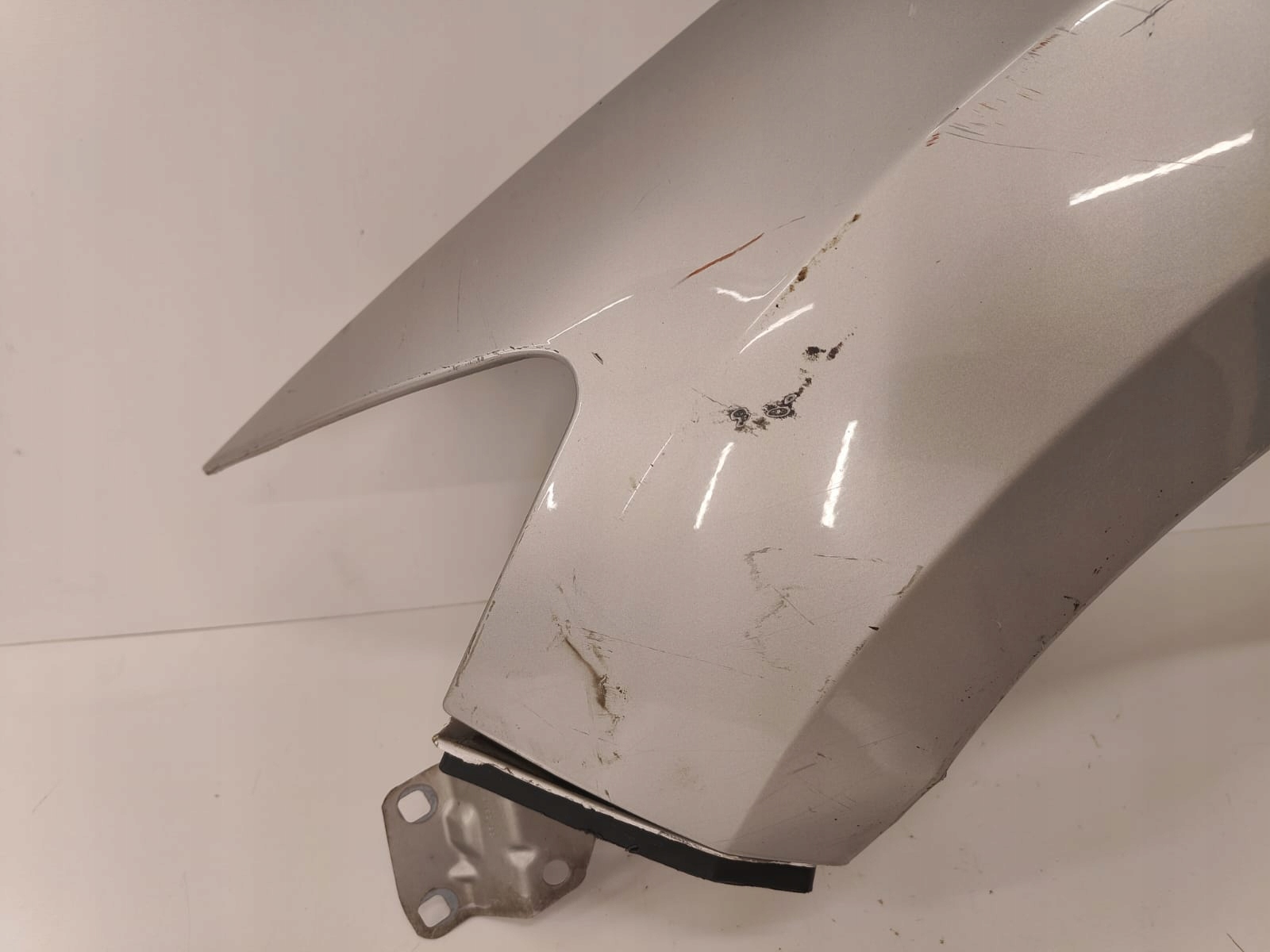Ford Mondeo Mk4 07-12 ĽAVÝ PREDNÝ BLATNÍK
