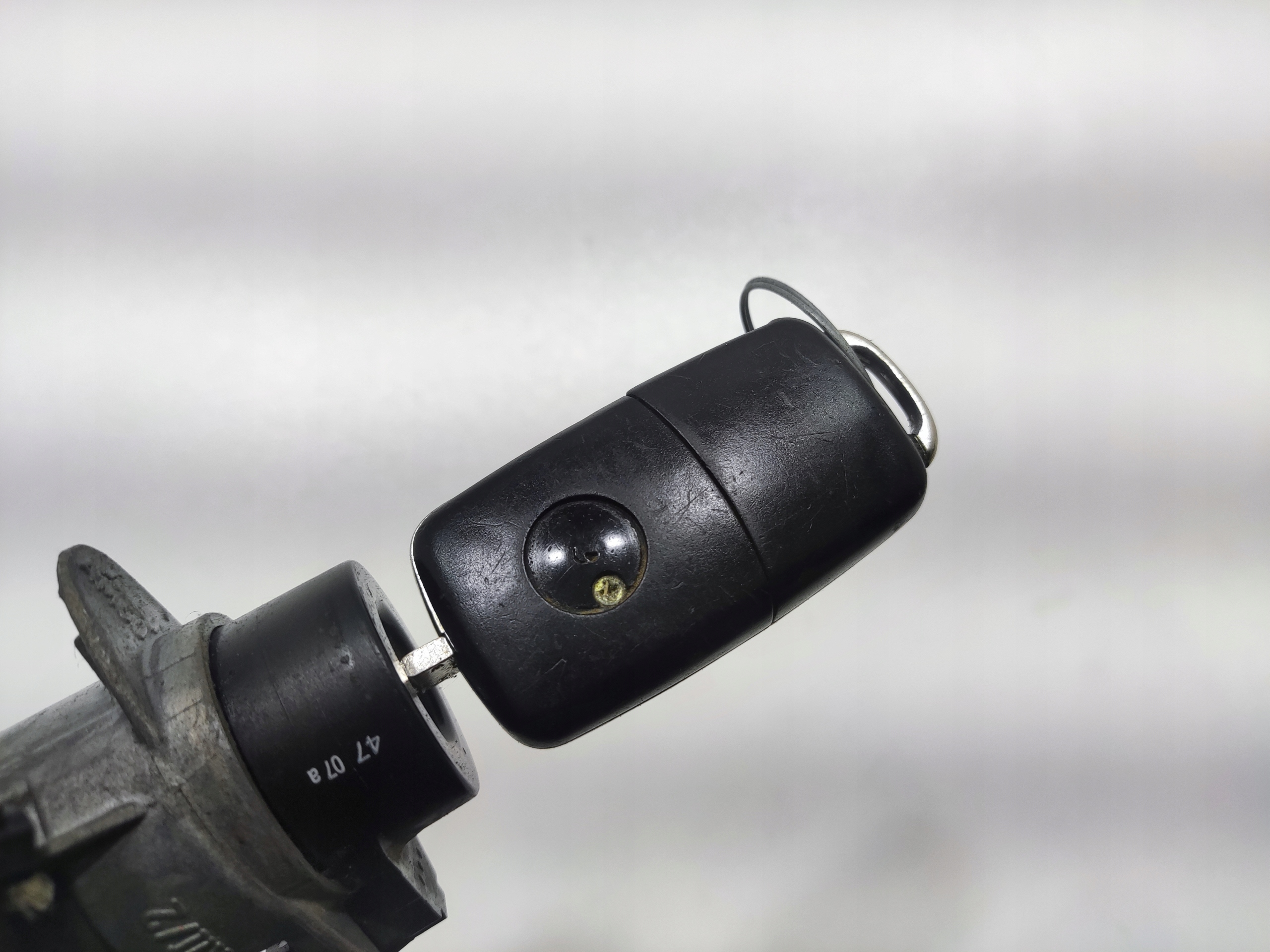 SPINACIA SKRINKA KLUCIK PILOT VOLKSWAGEN T5 4B0905851 2003-2009