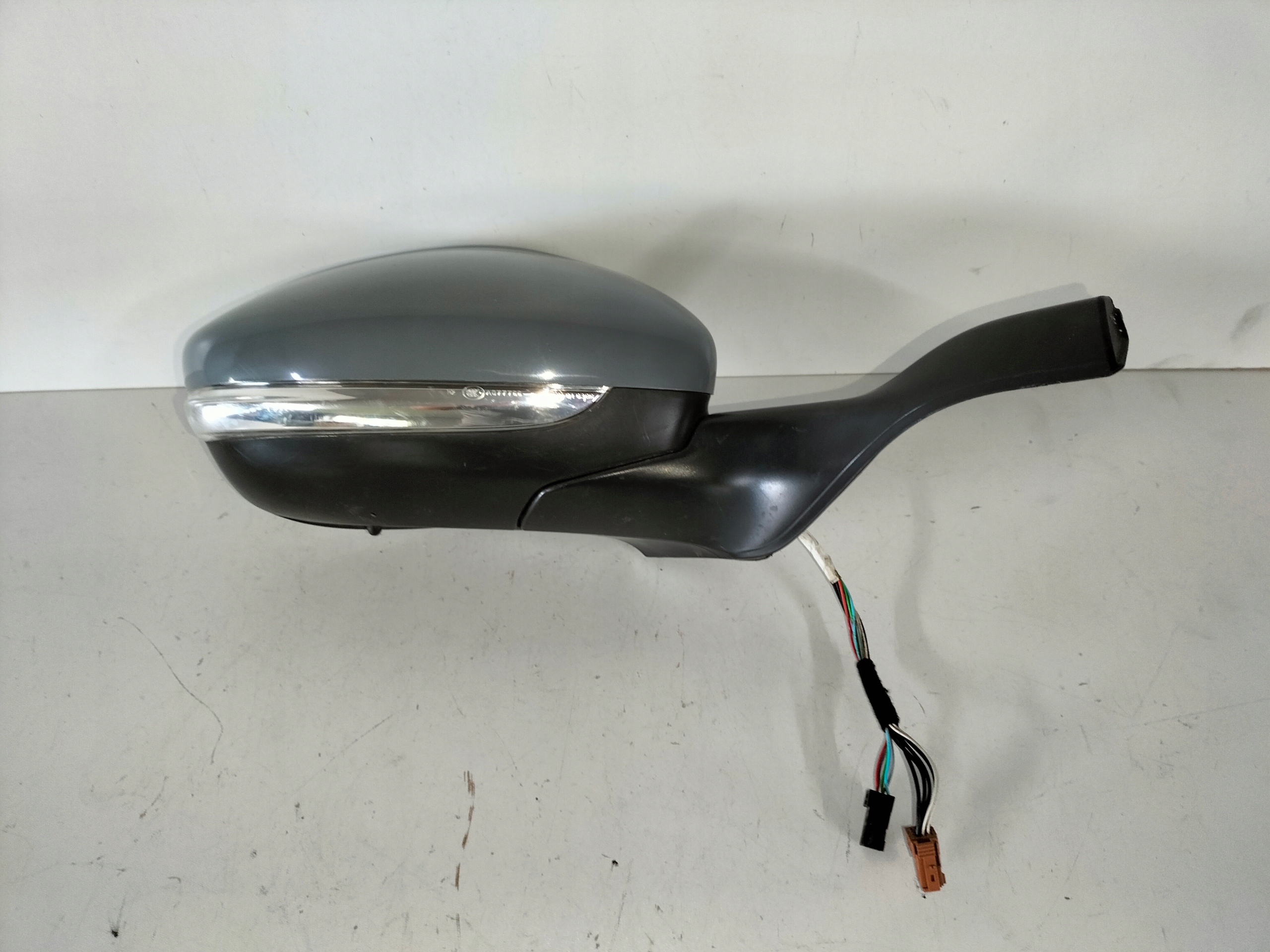 PRAVE ZRKADLO ELEKTRICKÉ PEUGEOT 208 12-