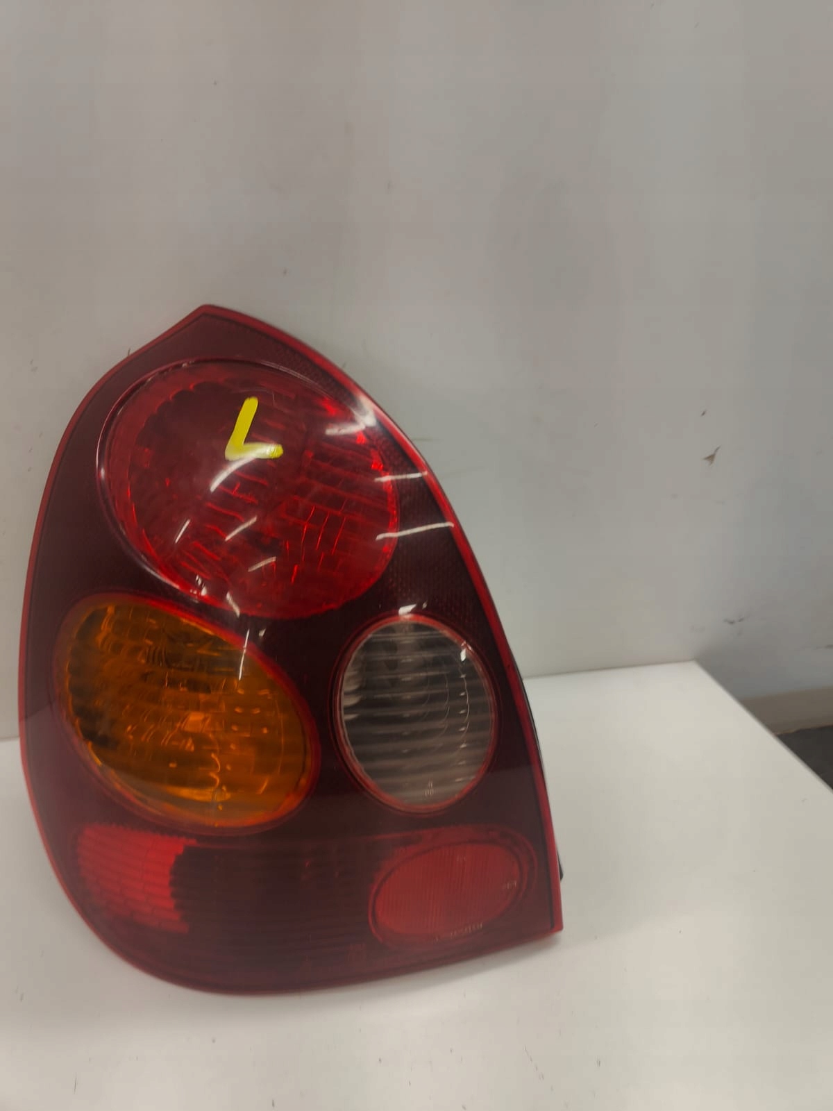 Toyota corolla e11 220-76587 LAVE ZADNE SVETLO ZADNA