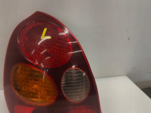 Toyota corolla e11 220-76587 LAVE ZADNE SVETLO ZADNA Toyota corolla e11 220-76587 LAVE ZADNE SVETLO ZADNA