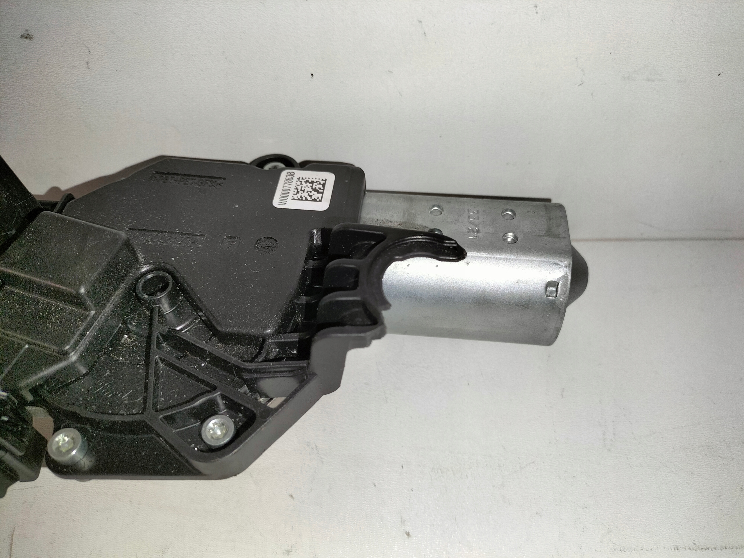 MOTORCEK STIERACOV ZADNEJ KAPOTY FORD FOCUS MK4 18- KOMBI