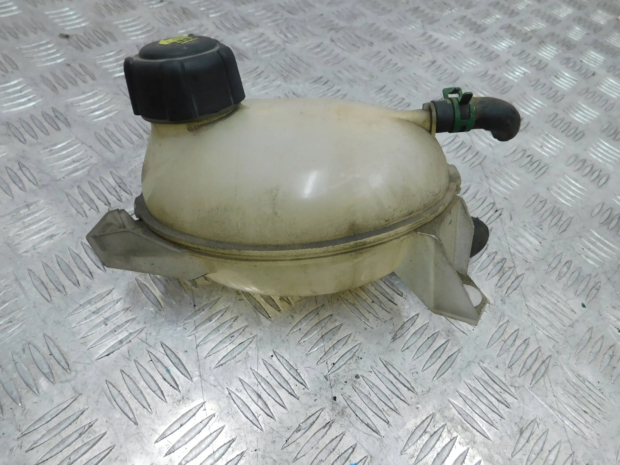 VYROVNAVACIA NADOBKA DACIA SANDERO II 1.5 DCI