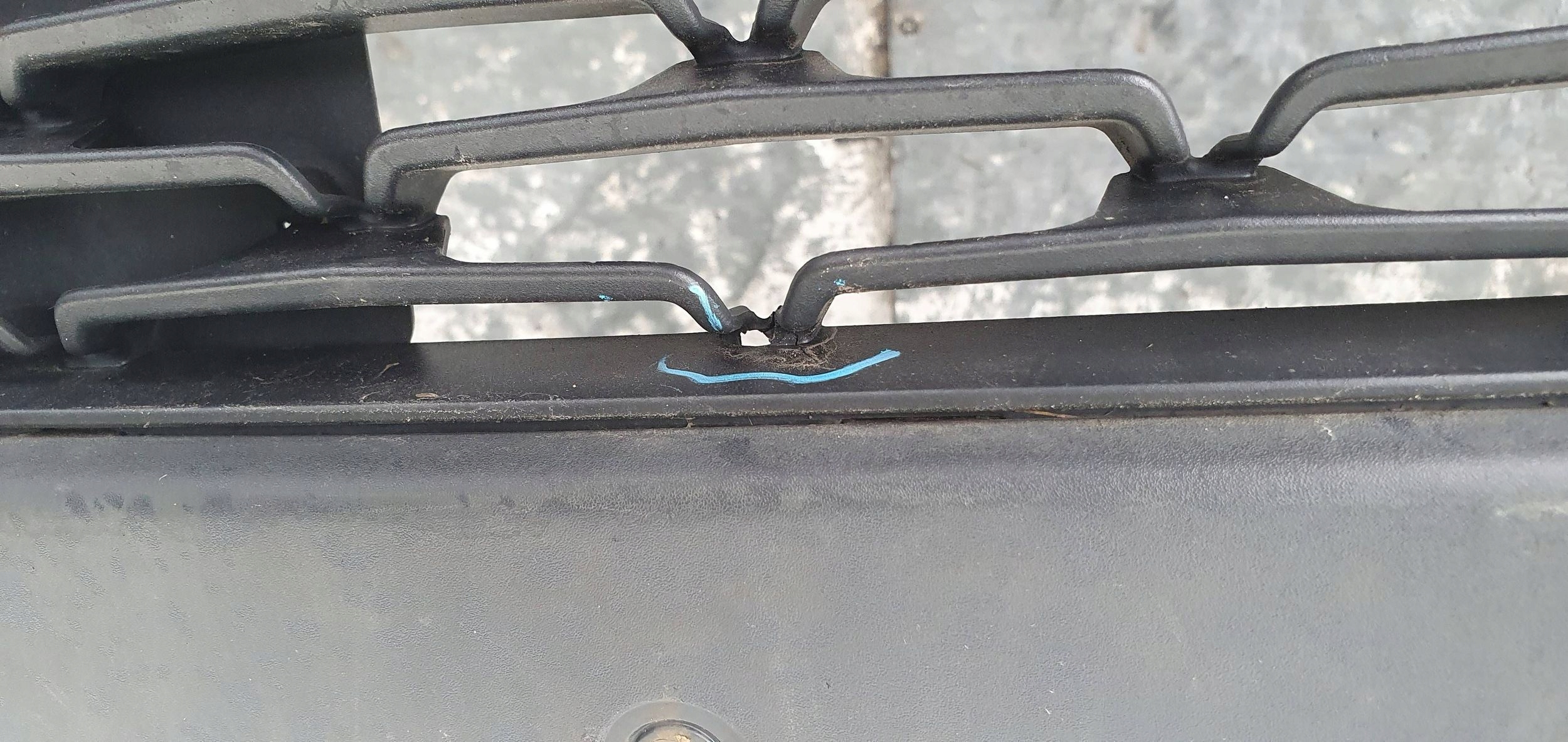 Opel Astra J LIFT PREDNÝ NÁRAZNÍK 13368660