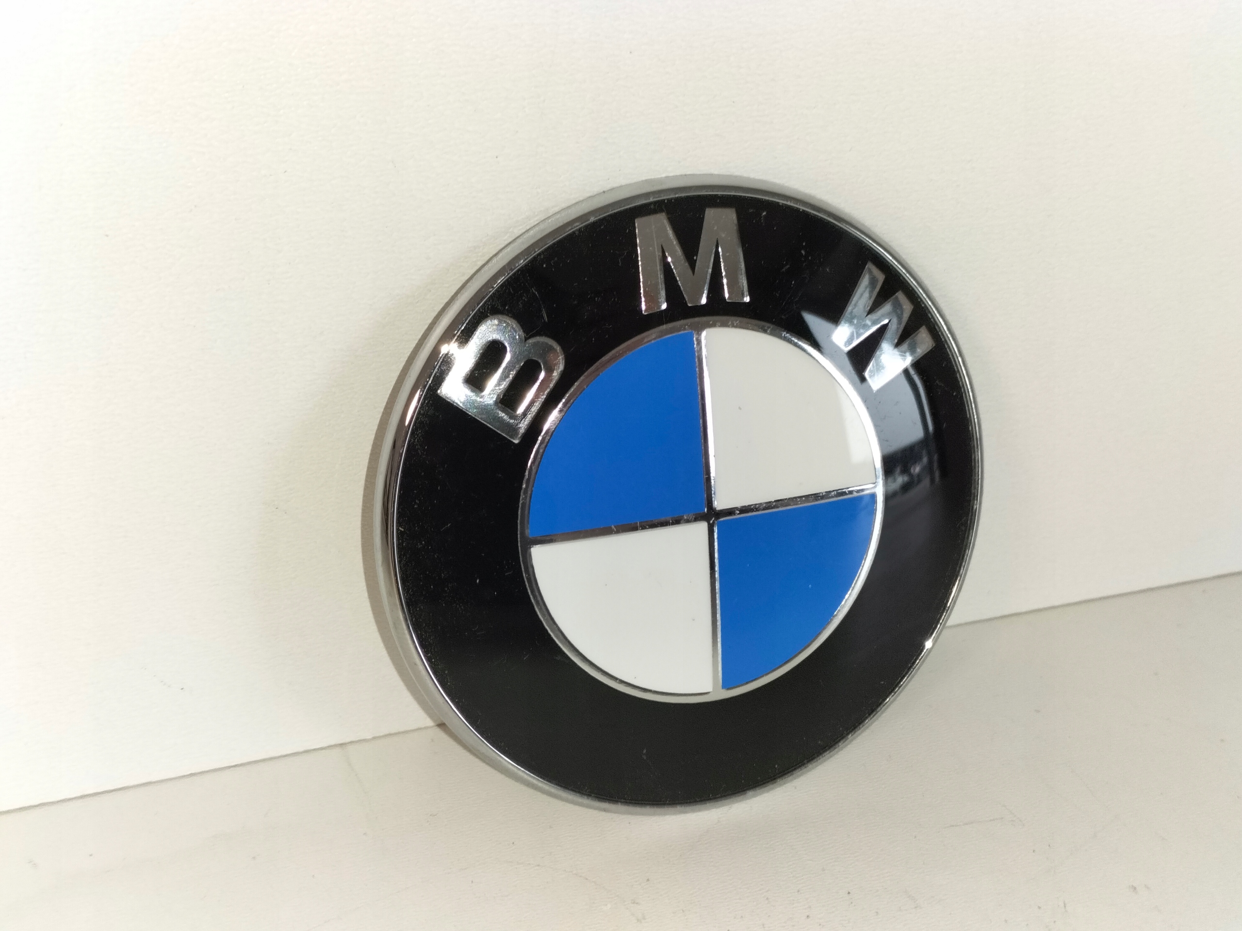 ZNAK EMBLEM logo ZADNEJ KAPOTY BMW E39 E60 E90