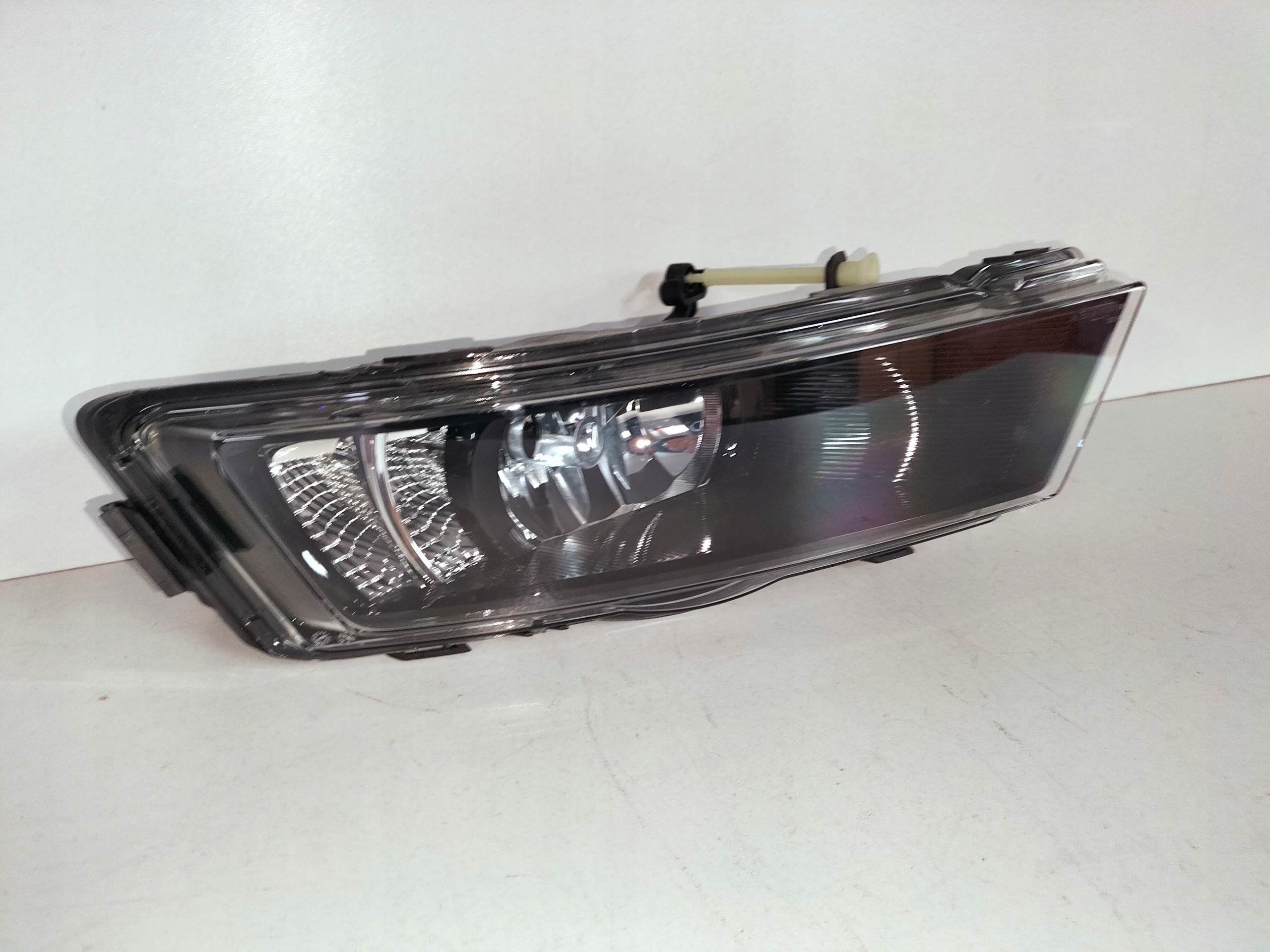 PRAVA HMLOVKA SKODA RAPID 12-17 LED