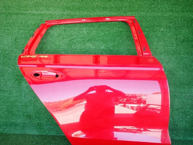 SKODA OCTAVIA IV KOMBI PRAVE ZADNE DVERE