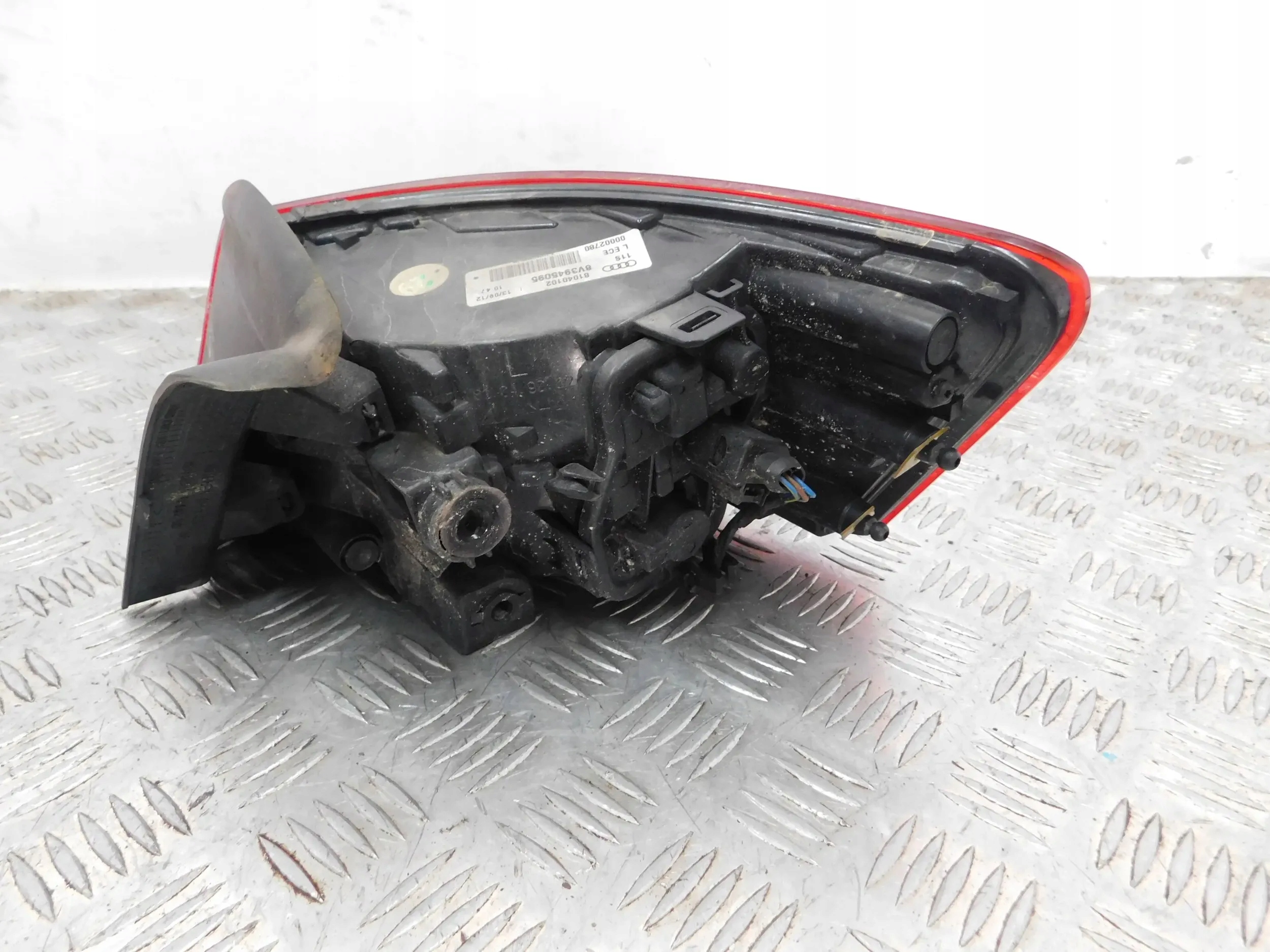 LAVE ZADNE SVETLO AUDI A3 8V 3D 8V3945095