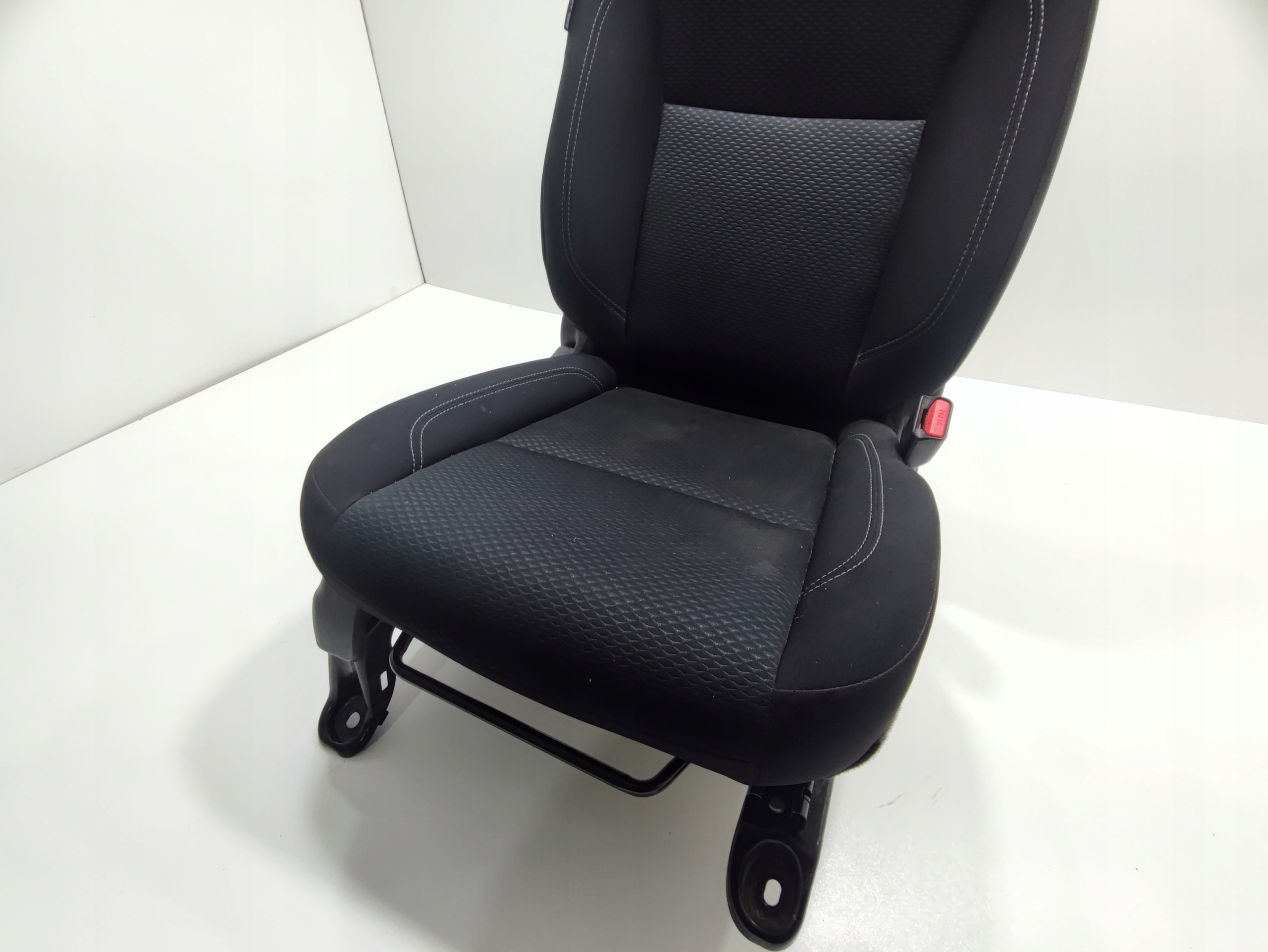 PRAVA PREDNA SEDACKA NISSAN NAVARA IV D23 NP300 2015-2022