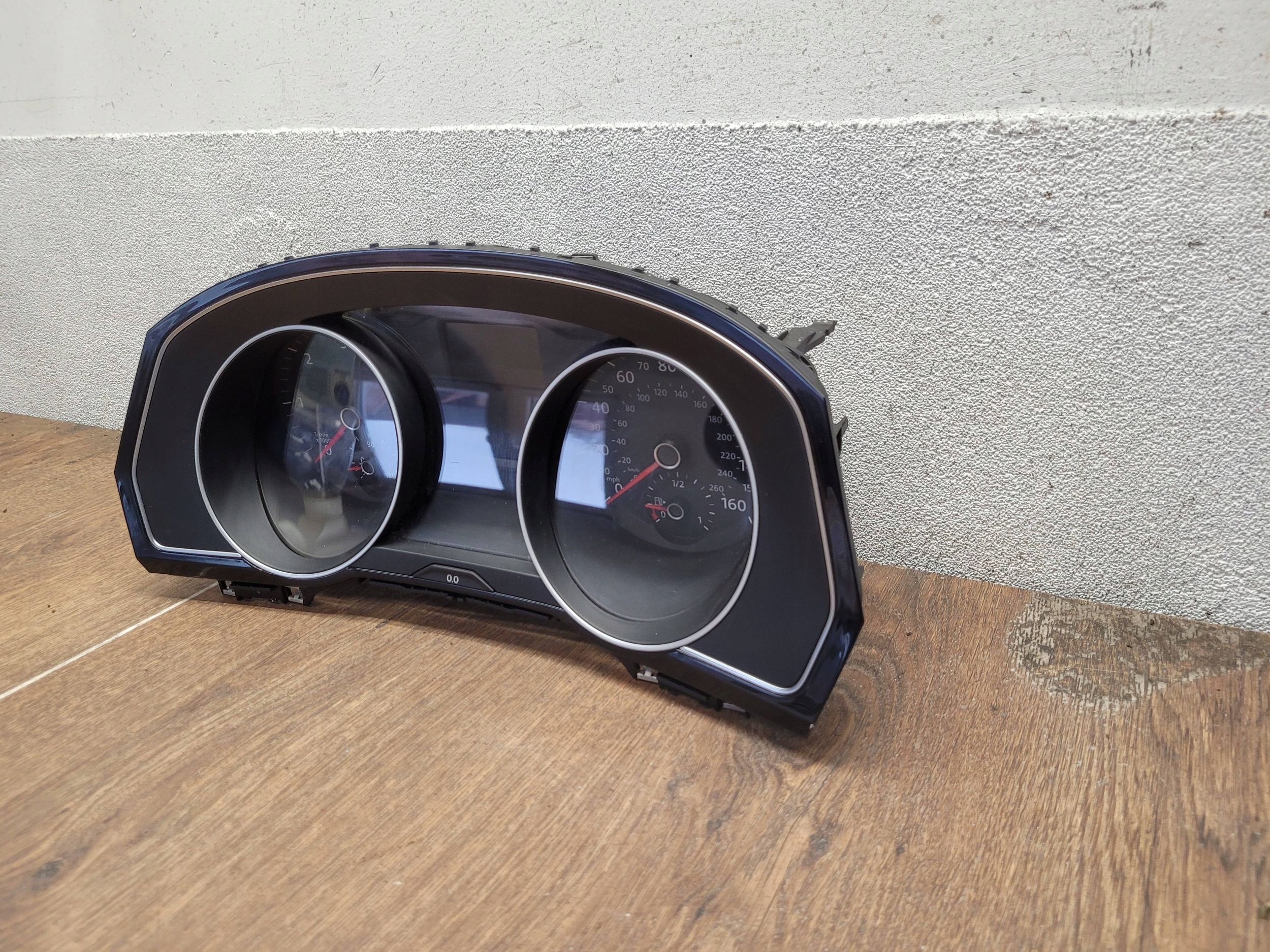 VW PASSAT B8 2.0 TDI 3G0920951A TACHOMETER BUDIKY GB VERZIA