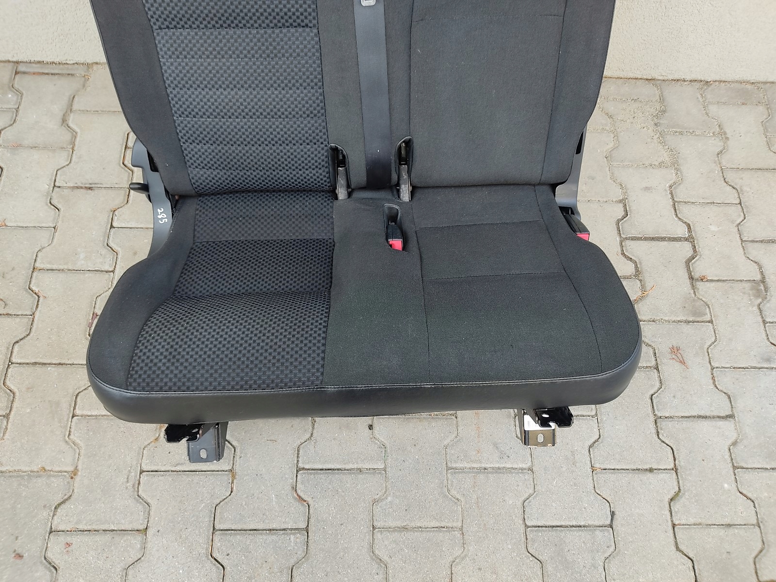 ZADNÉ SEDAČKY 2 RAD LAND ROVER DEFENDER 2007-2014 EUROPA