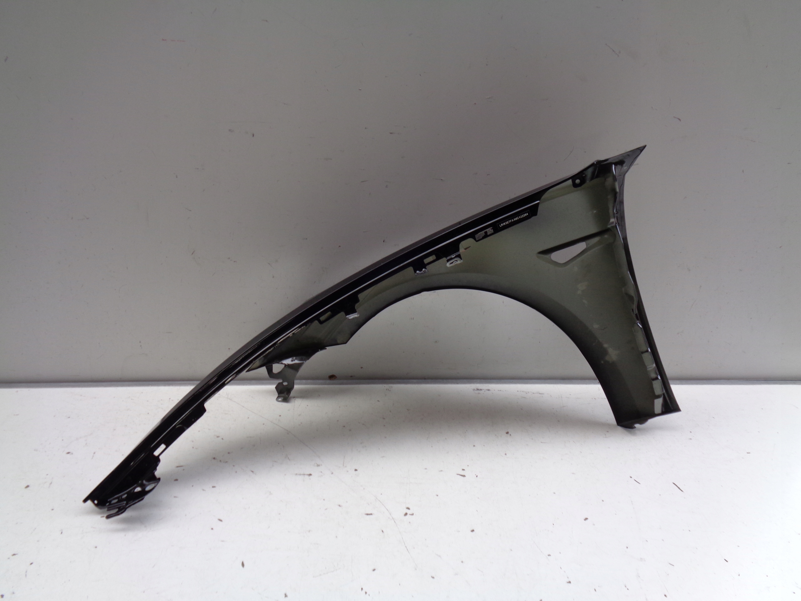 PRAVÝ PREDNÝ BLATNÍK TESLA MODEL 3 NR 37851