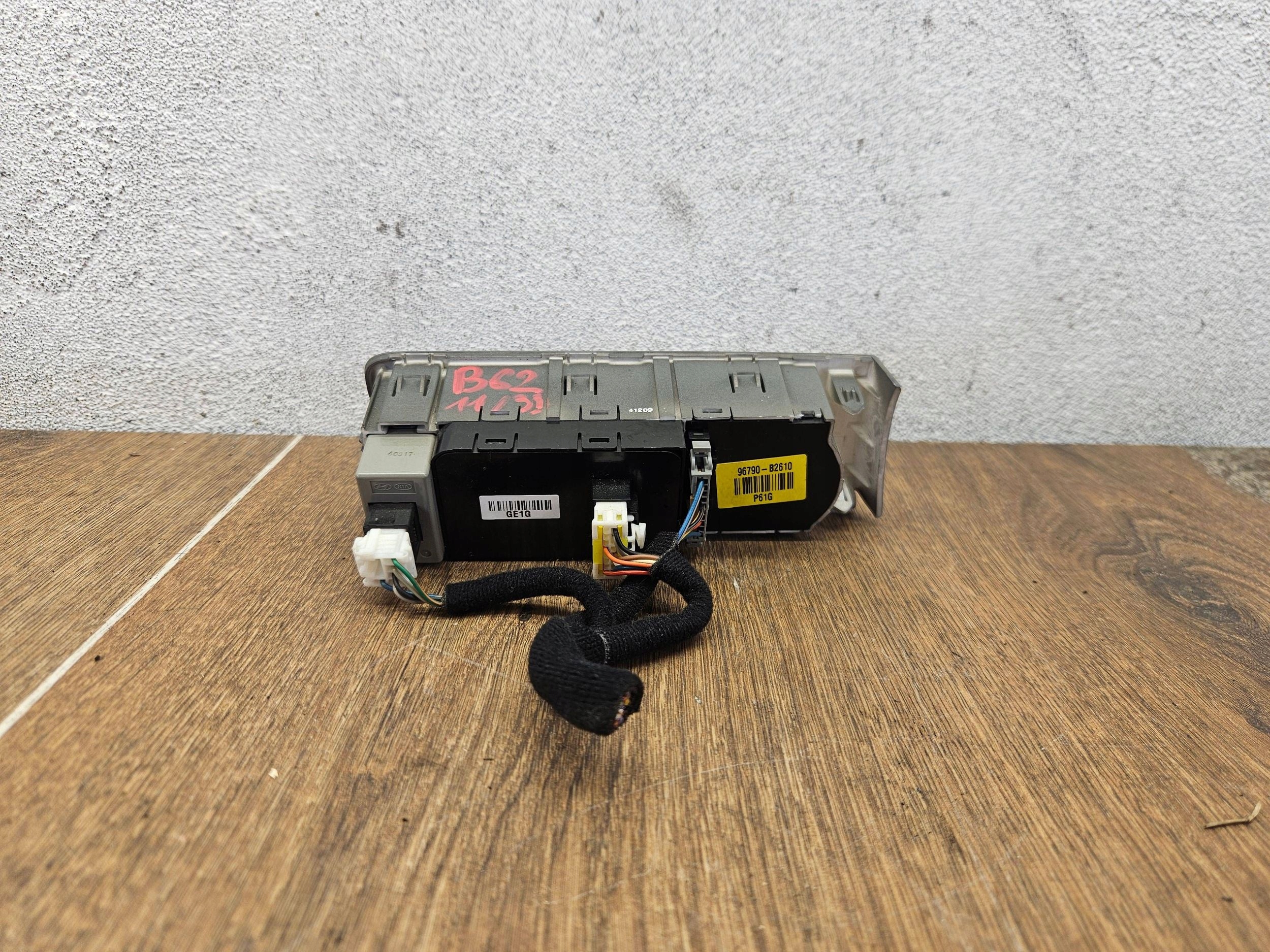 KIA Soul II 2 96790B2610 TLACIDLO GOMBIK SVETIEL