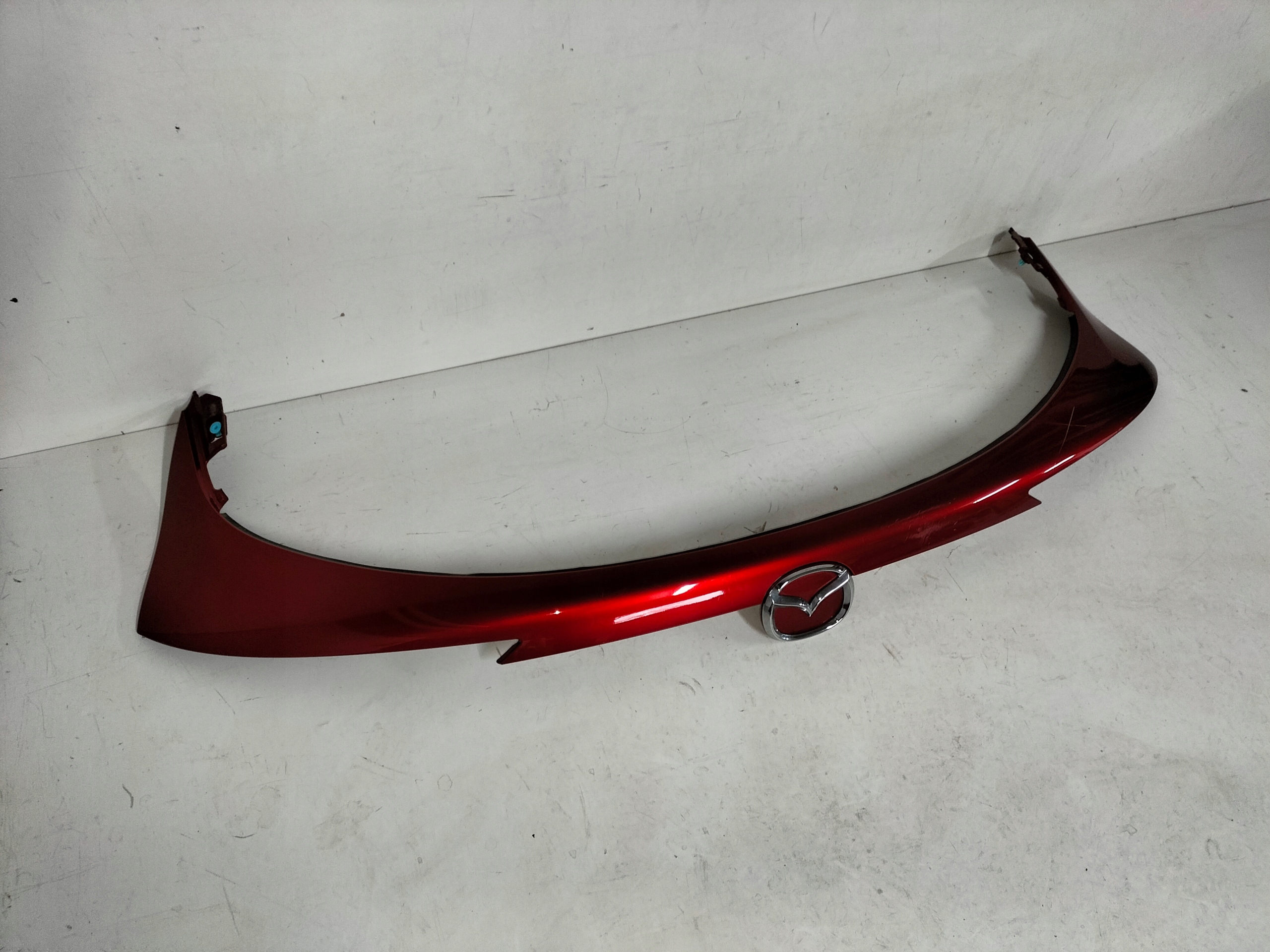 BLENDA LISTA LISTA ZADNEJ KAPOTY MAZDA CX30 CX-30 19-