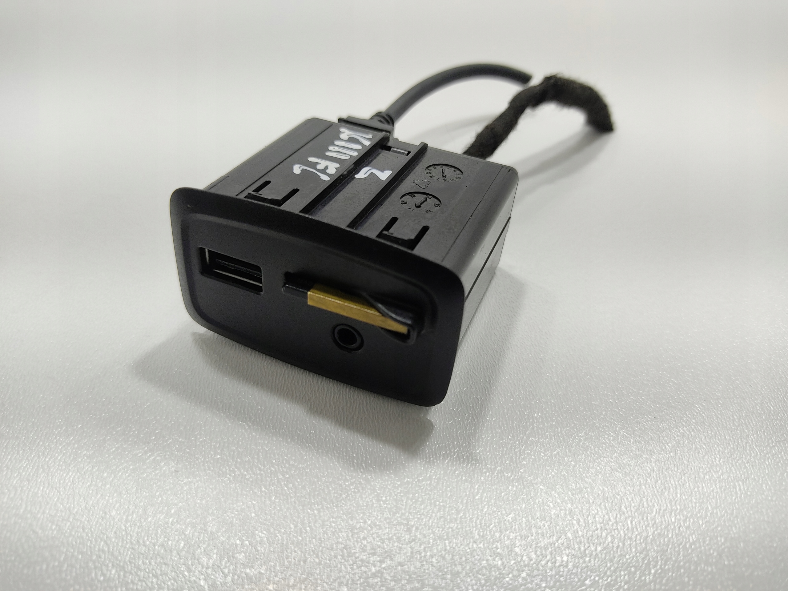 ČÍTAČKA KARIET SD USB RENAULT KANGOO III 280237342R 2014-2020 LIFT