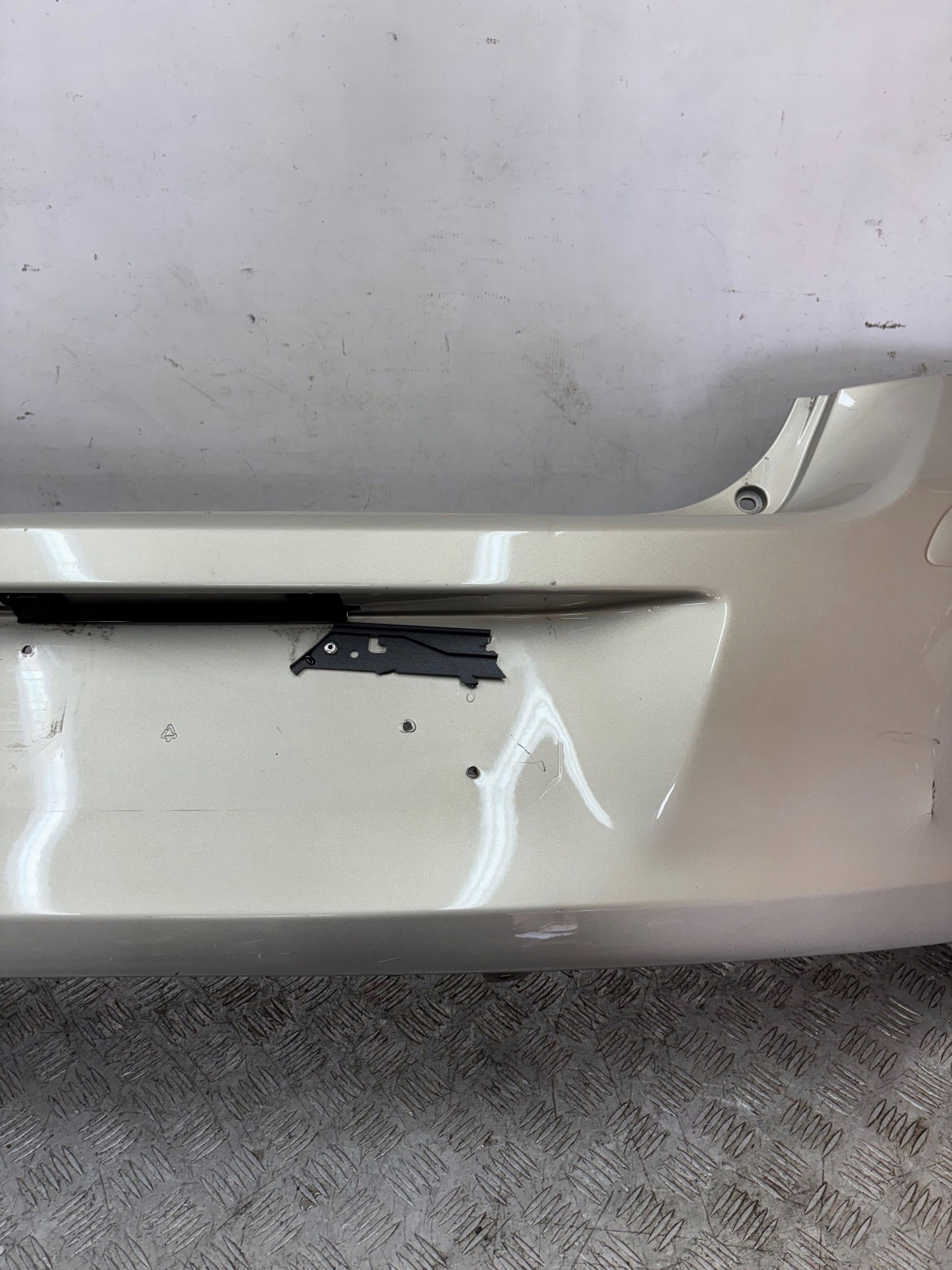 ZADNÝ NÁRAZNÍK TOYOTA YARIS II 2 LIFT 09-