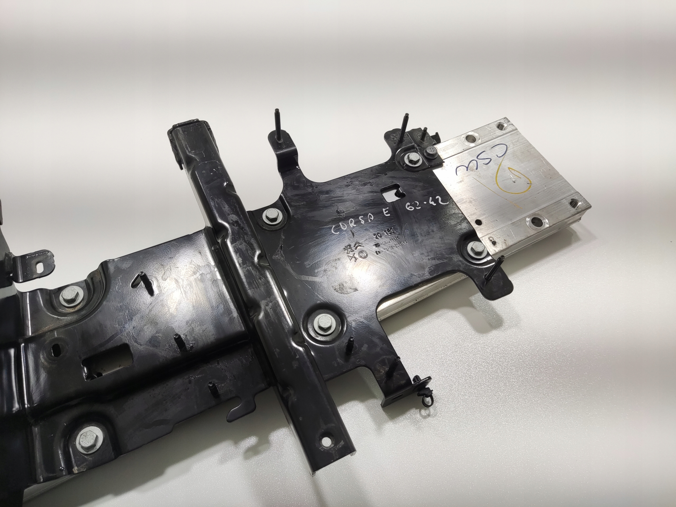 DRZIAK AUTOBATERIE OPEL E-CORSA F 9834471180 2019-2024