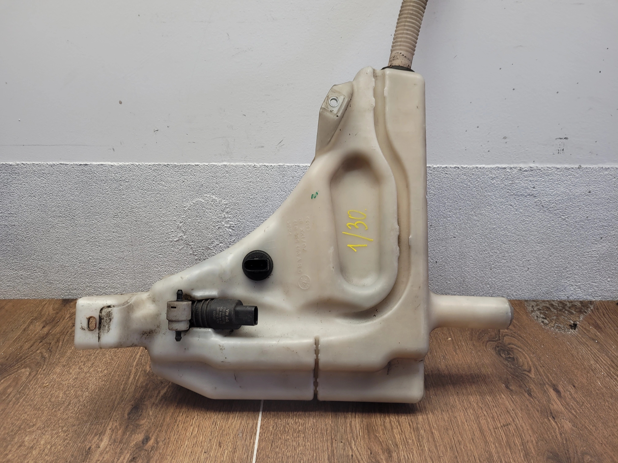 AUDI Q7 4L 4L0955453 NÁDOBKA OSTREKOVAČOV