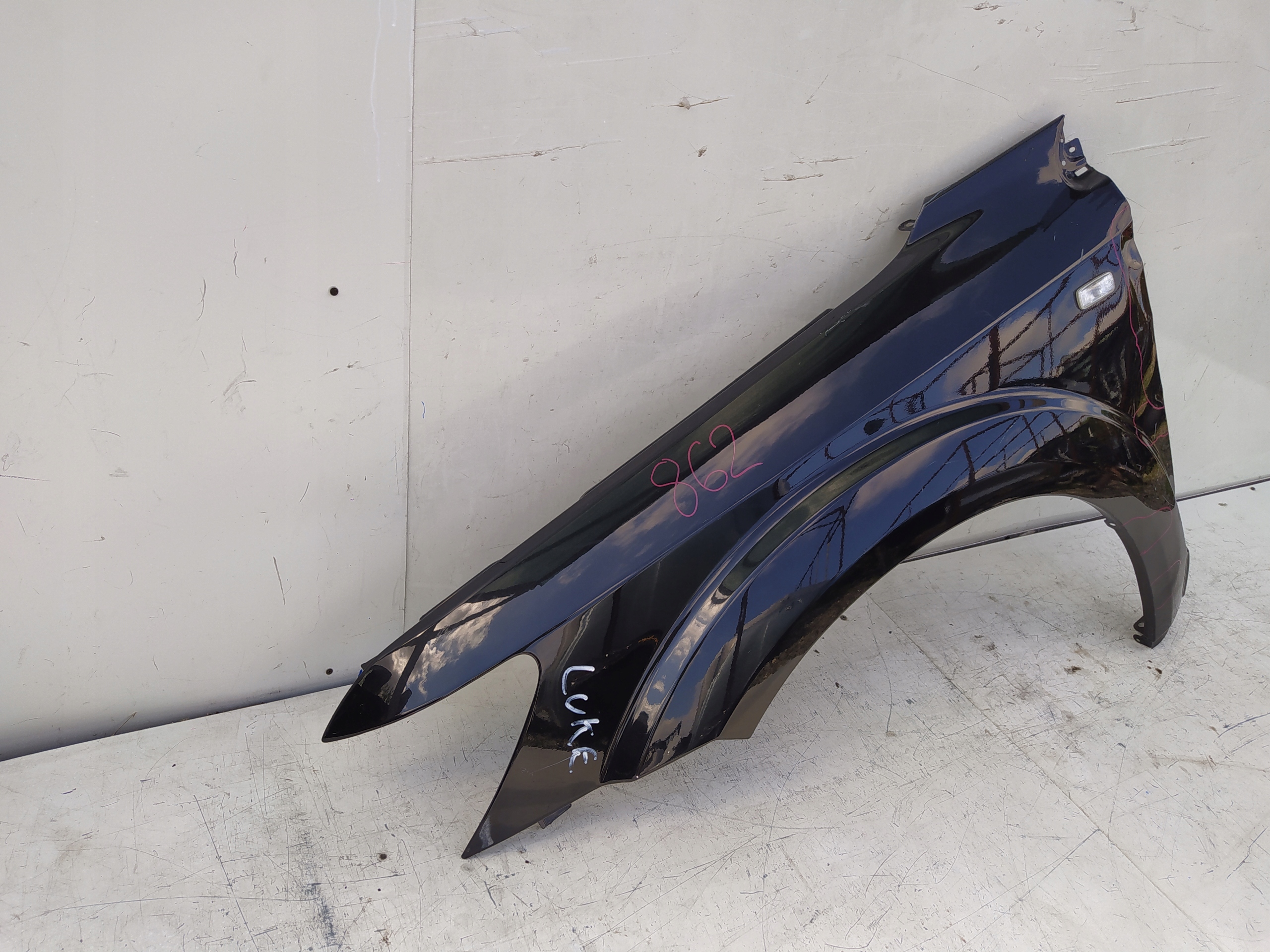 DODGE JOURNEY ĽAVÝ PREDNÝ BLATNÍK