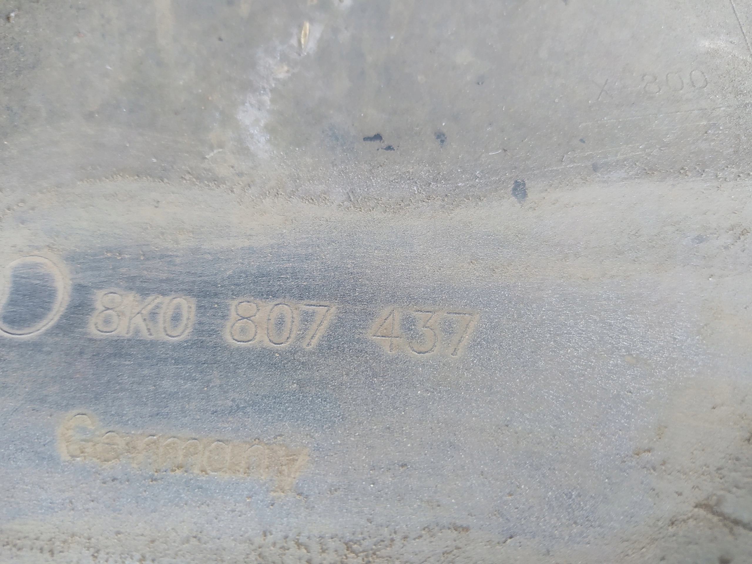 AUDI A4 B8 PREDNÝ NÁRAZNÍK 8K0807437