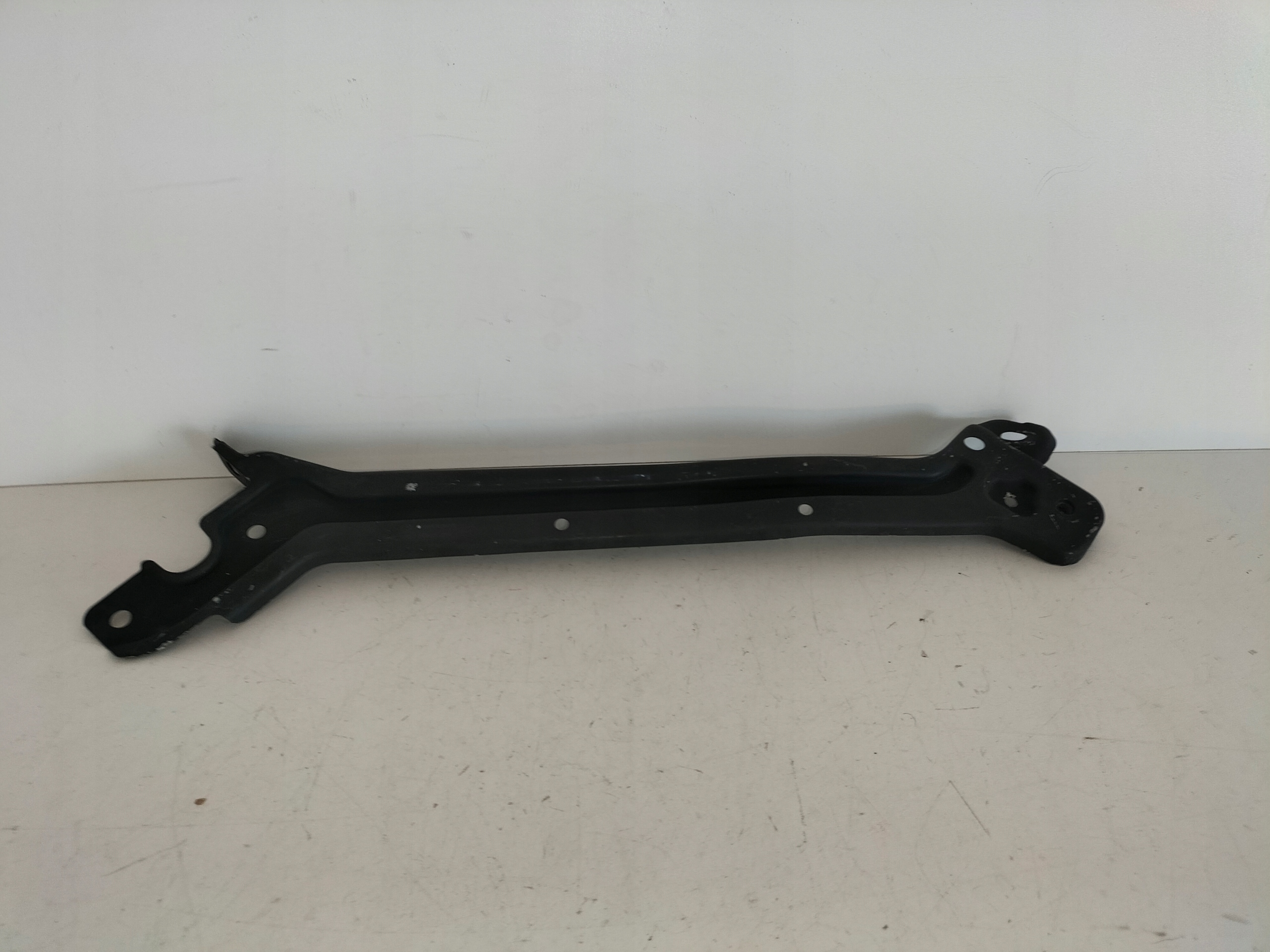 DRZIAK PRAVY PREDNY OKULIAR CELO SKODA SUPERB III 15-