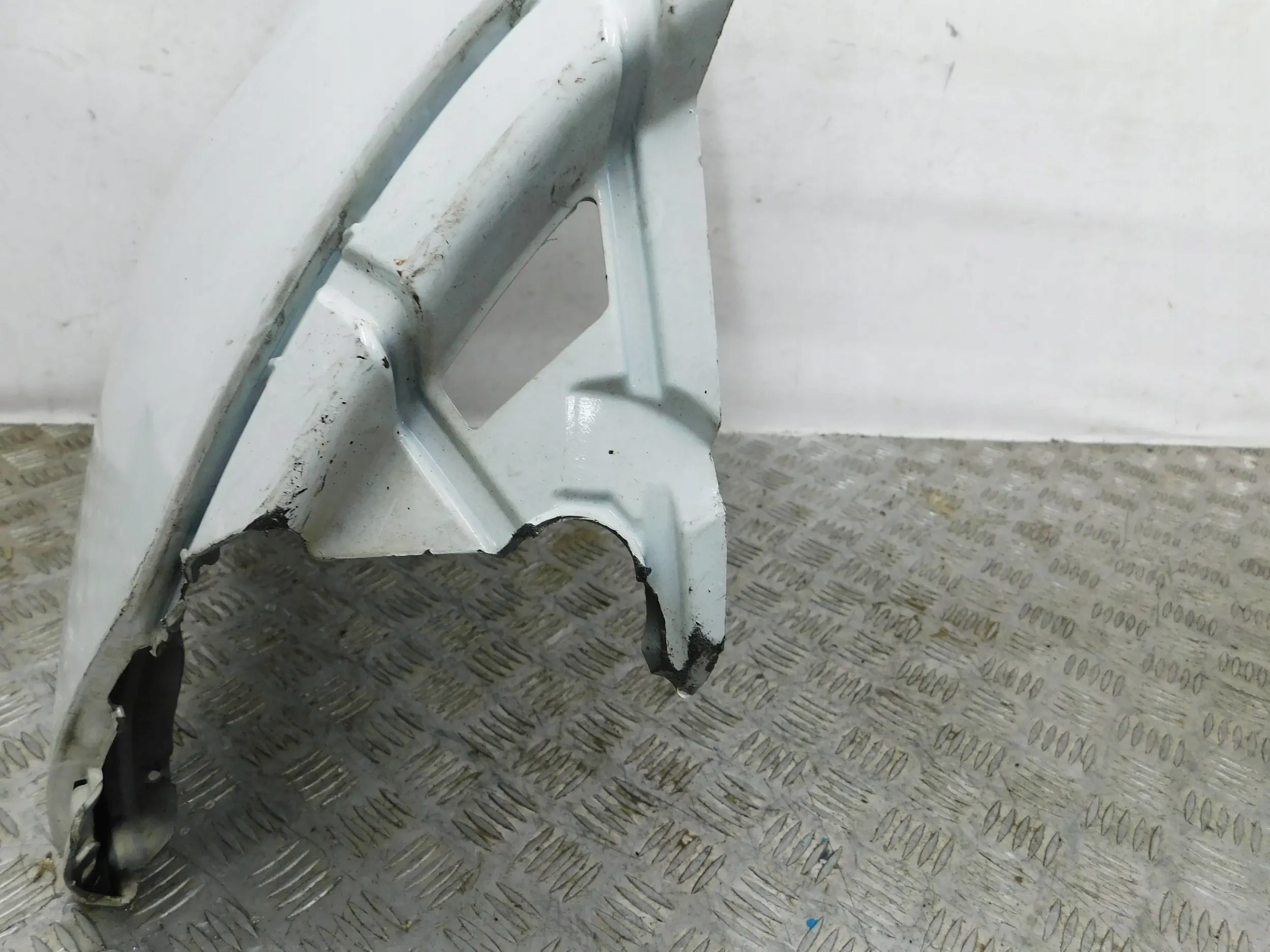 ZADNÝ NÁRAZNÍK VW TOURAN III 15-