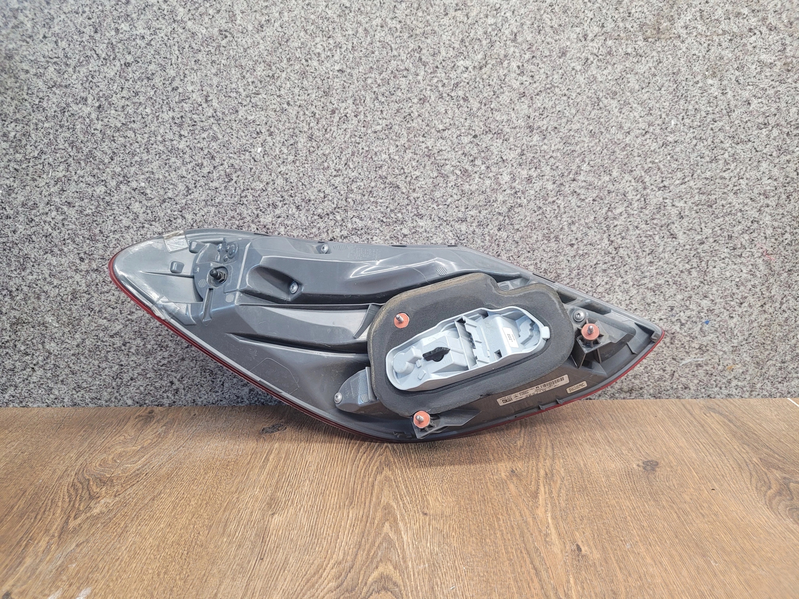 MERCEDES C 205 PRAVE ZADNE SVETLO A2059061257