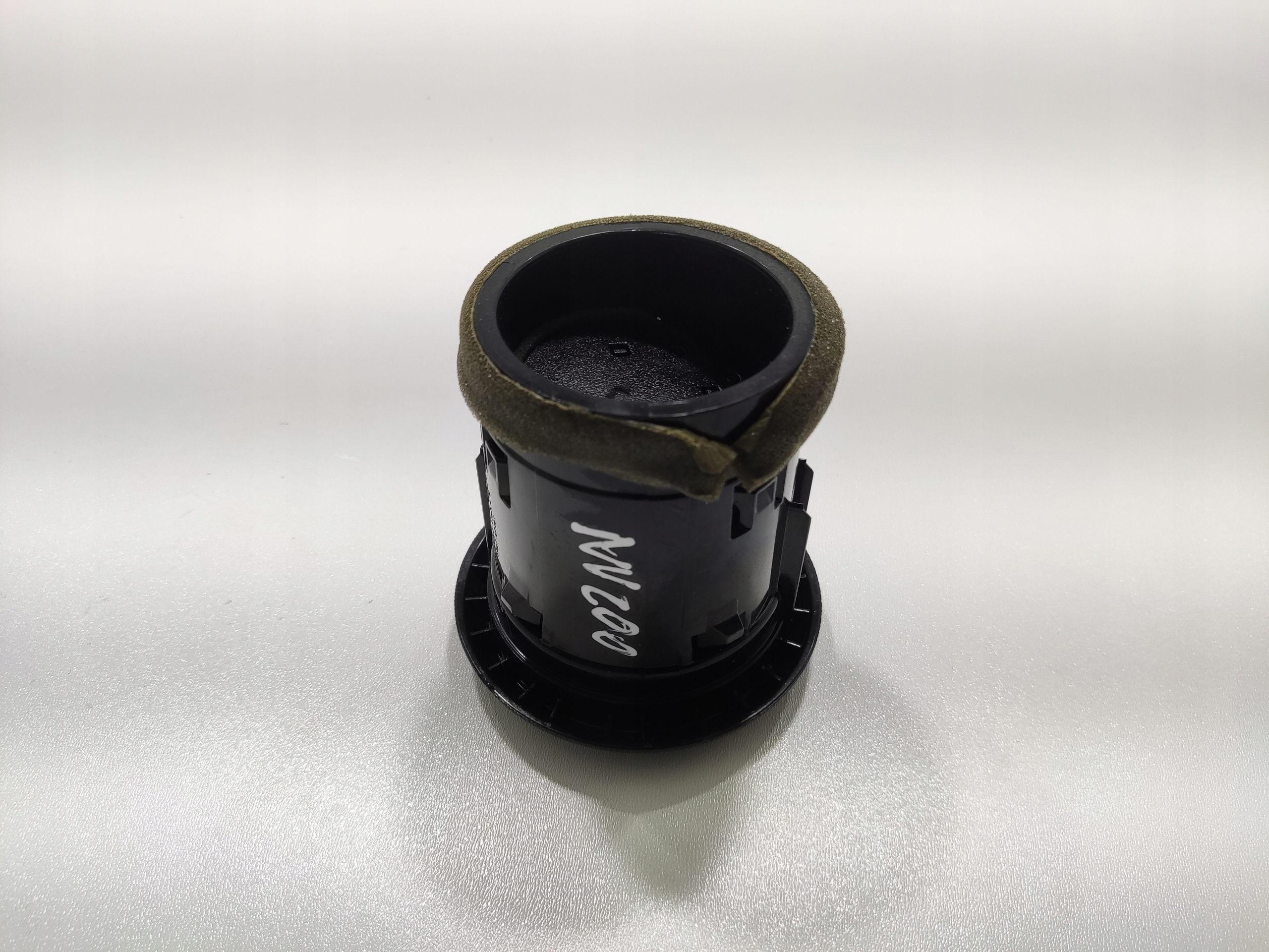 VYDUCH FUKAR KURENIA NISSAN NV200 2014-2021 68760-BJ04D