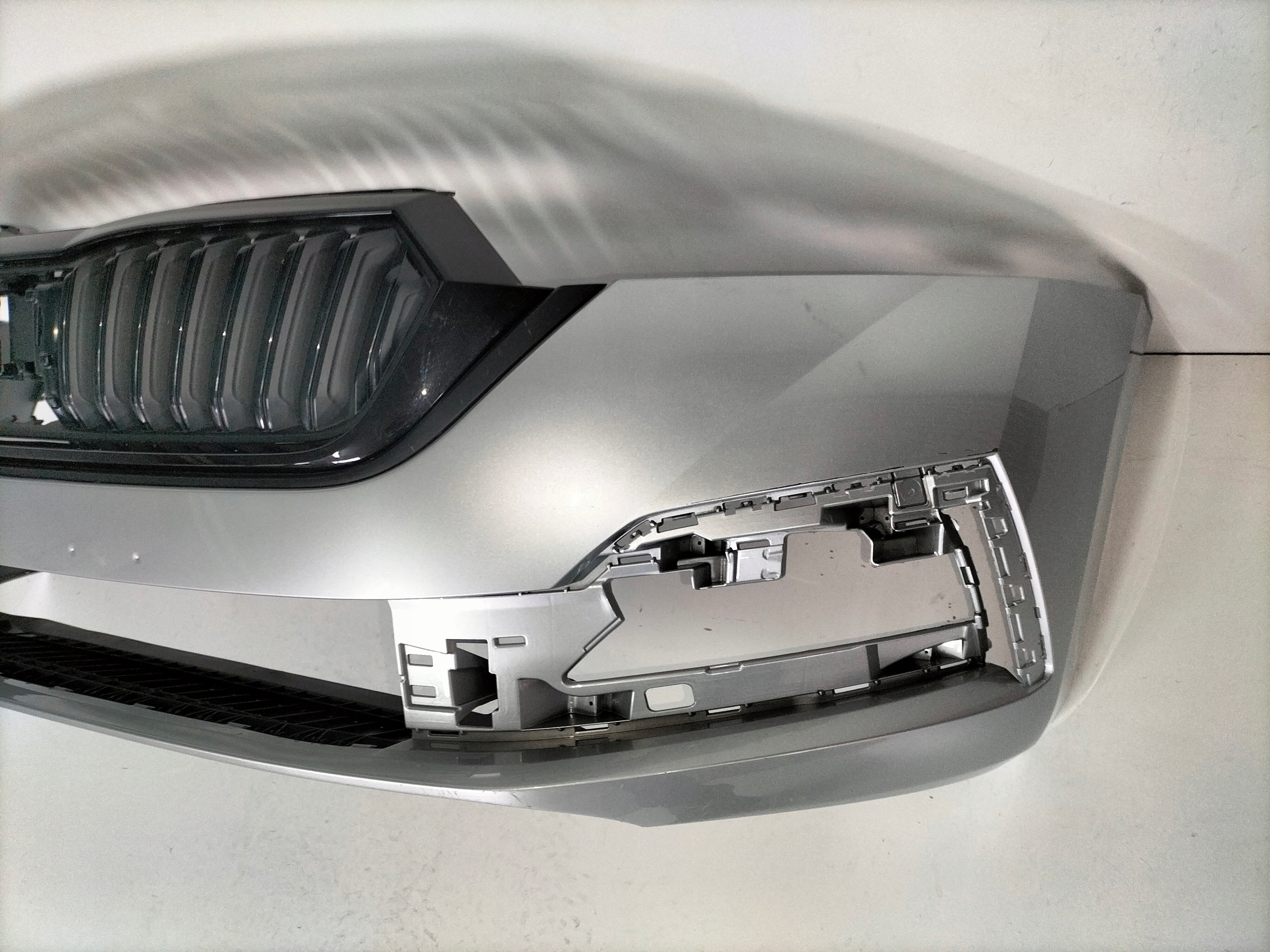 PREDNÝ NÁRAZNÍK SKODA OCTAVIA 4 IV 19-
