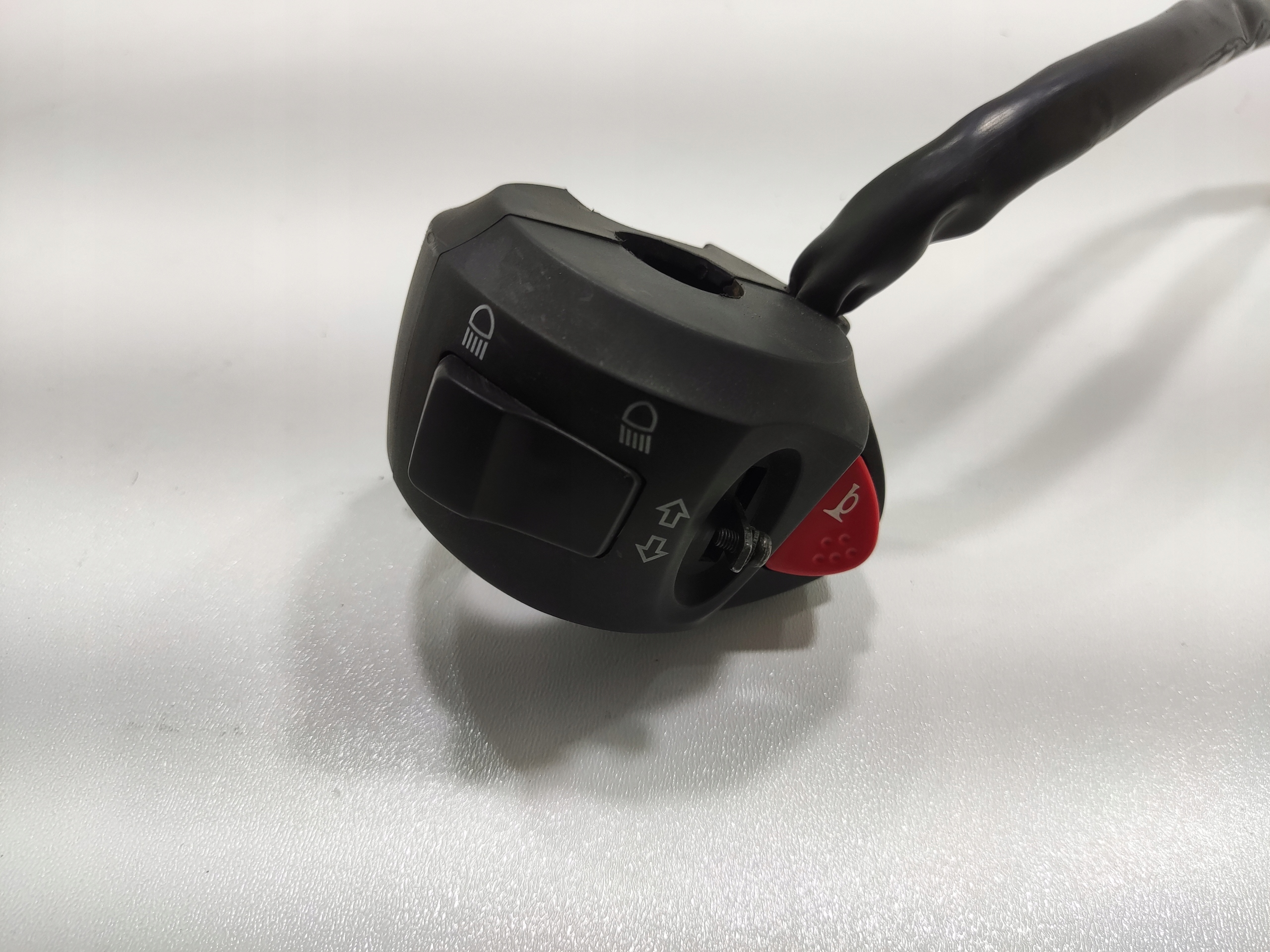 VYPÍNAČ LAVY KLAKSON PÁČKA LAVA PEUGEOT METROPOLIS RS 400 2013-2018