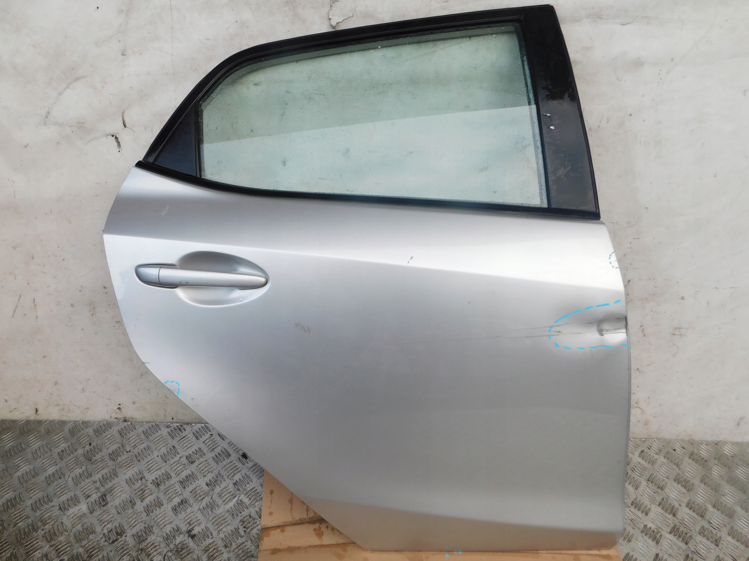 PRAVE ZADNE DVERE MAZDA 2 DE 07-