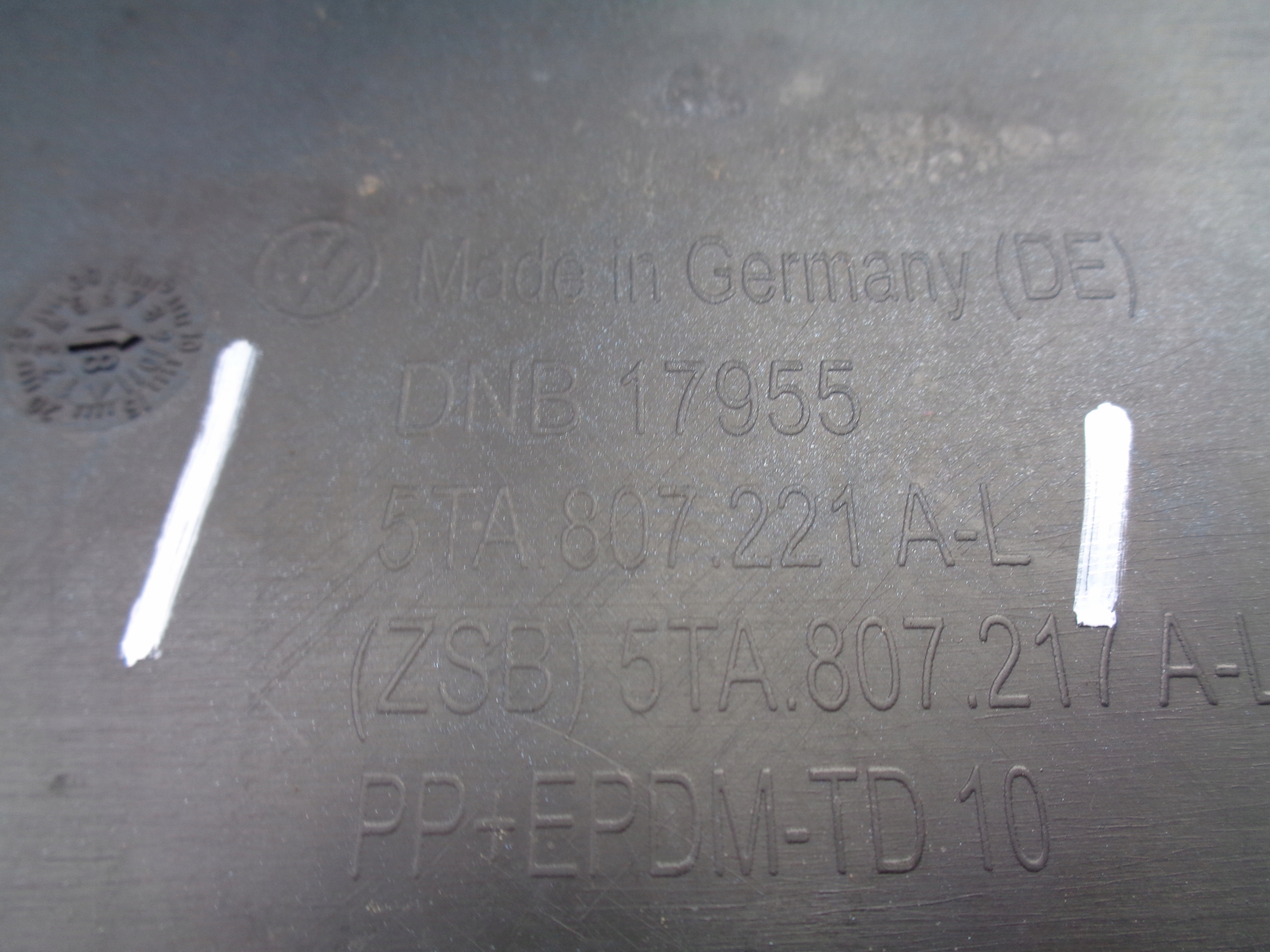 PREDNÝ NÁRAZNÍK VW TOURAN 5TA 16- NR 36634