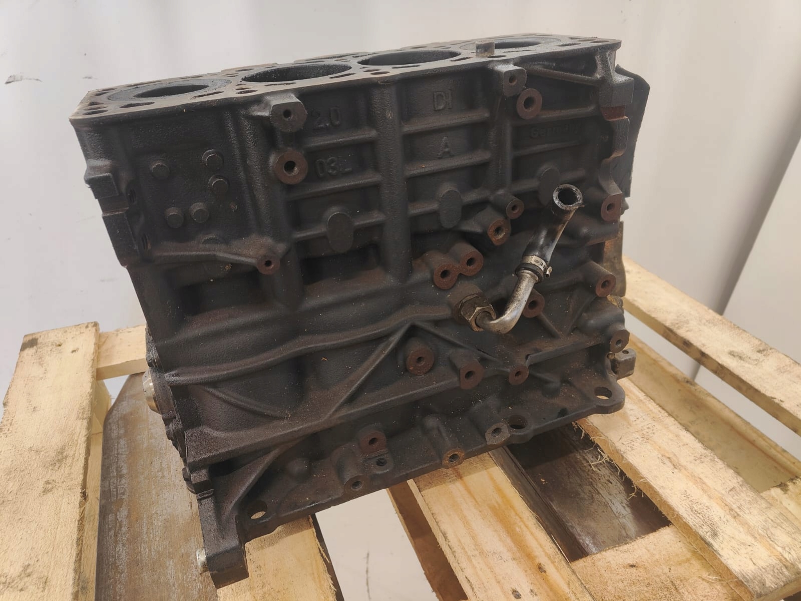 Audi 2.0tdi 03L023A cag BLOK MOTORA KĽUKA PIESTY  SPODOK MOTORA
