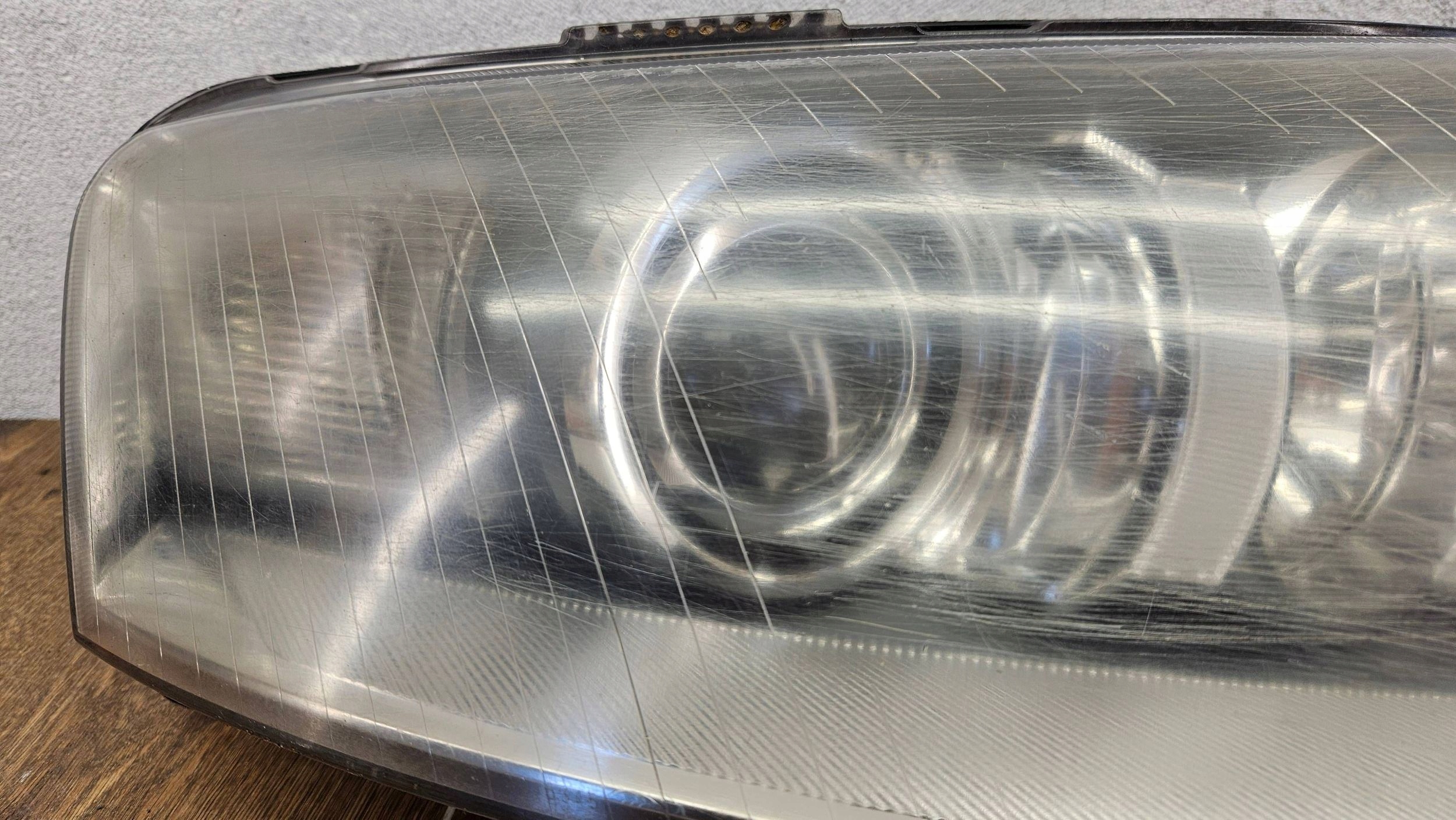 Audi A6 C6 4F 4f0941004 XENON NATACACI PREDNE SVETLO PRAVE ANGLICKA VERZIA